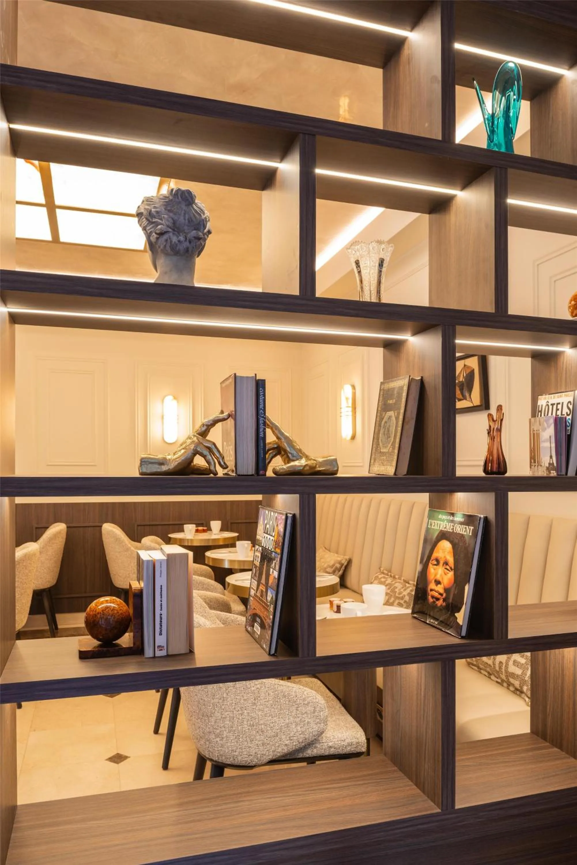 Lounge or bar in Best Western Au Trocadéro