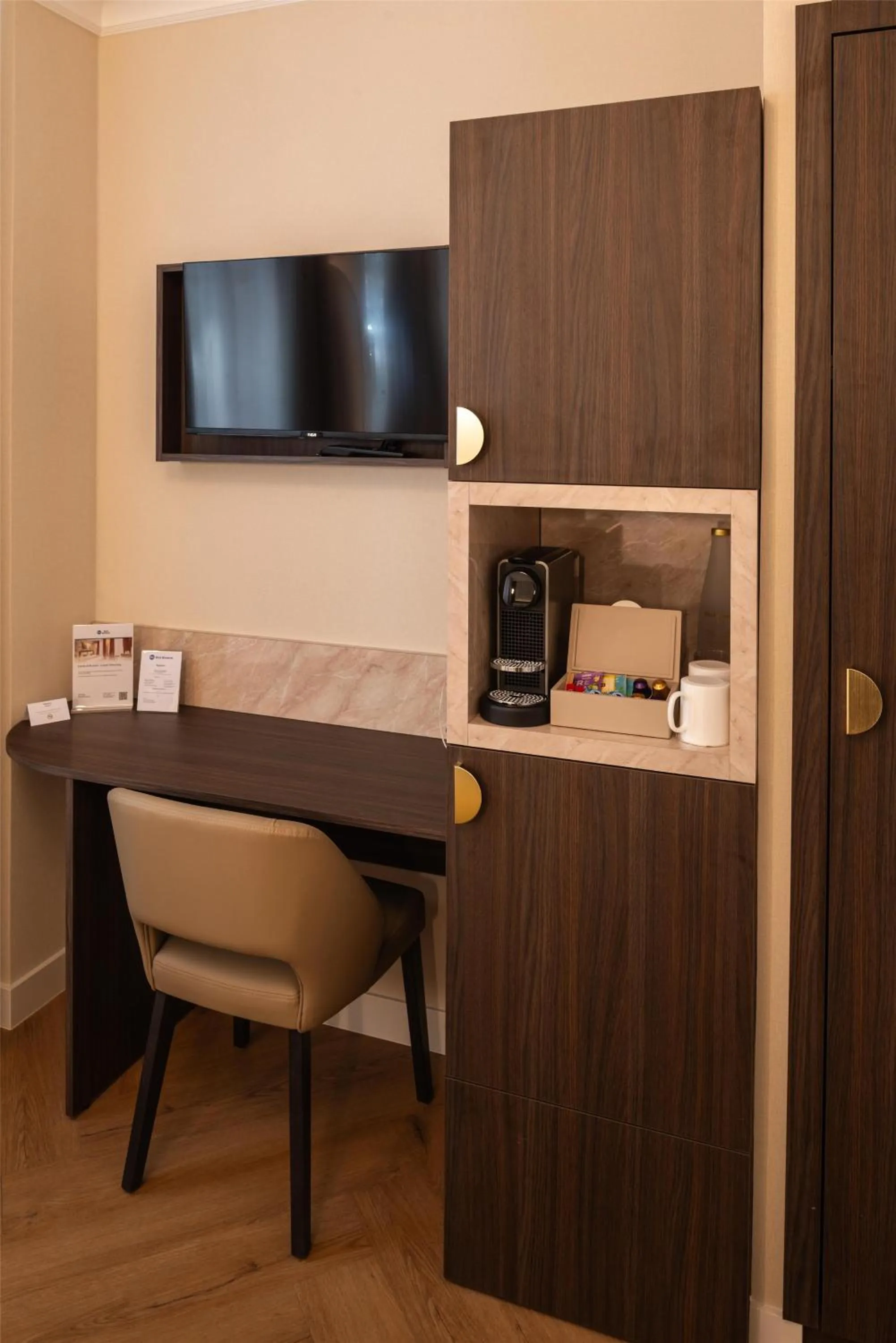 Bedroom in Best Western Au Trocadéro