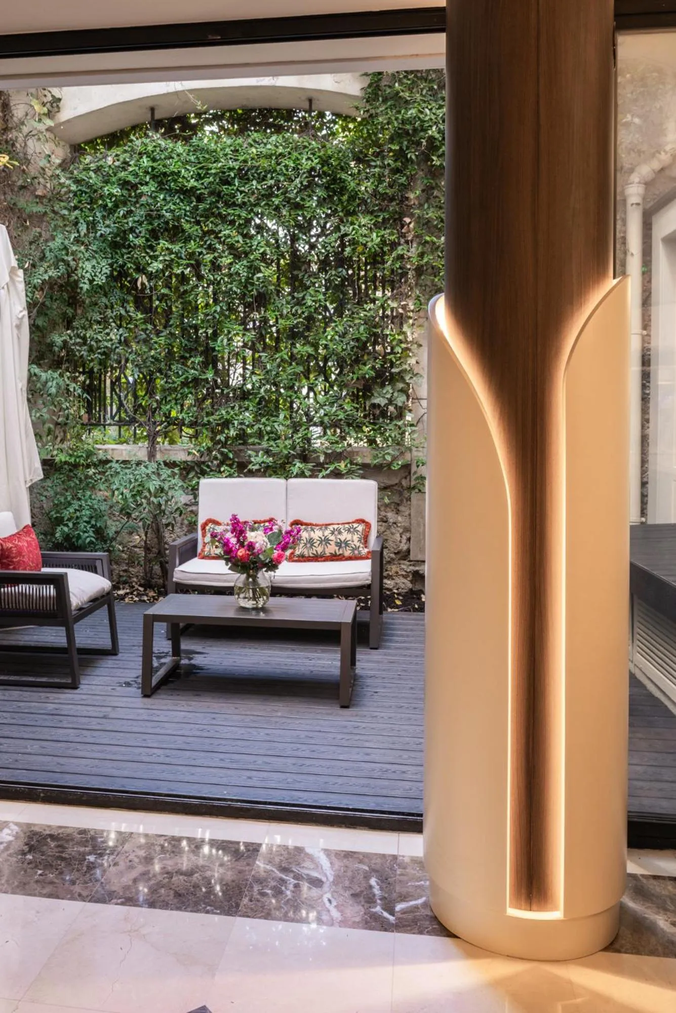 Patio in Best Western Au Trocadéro