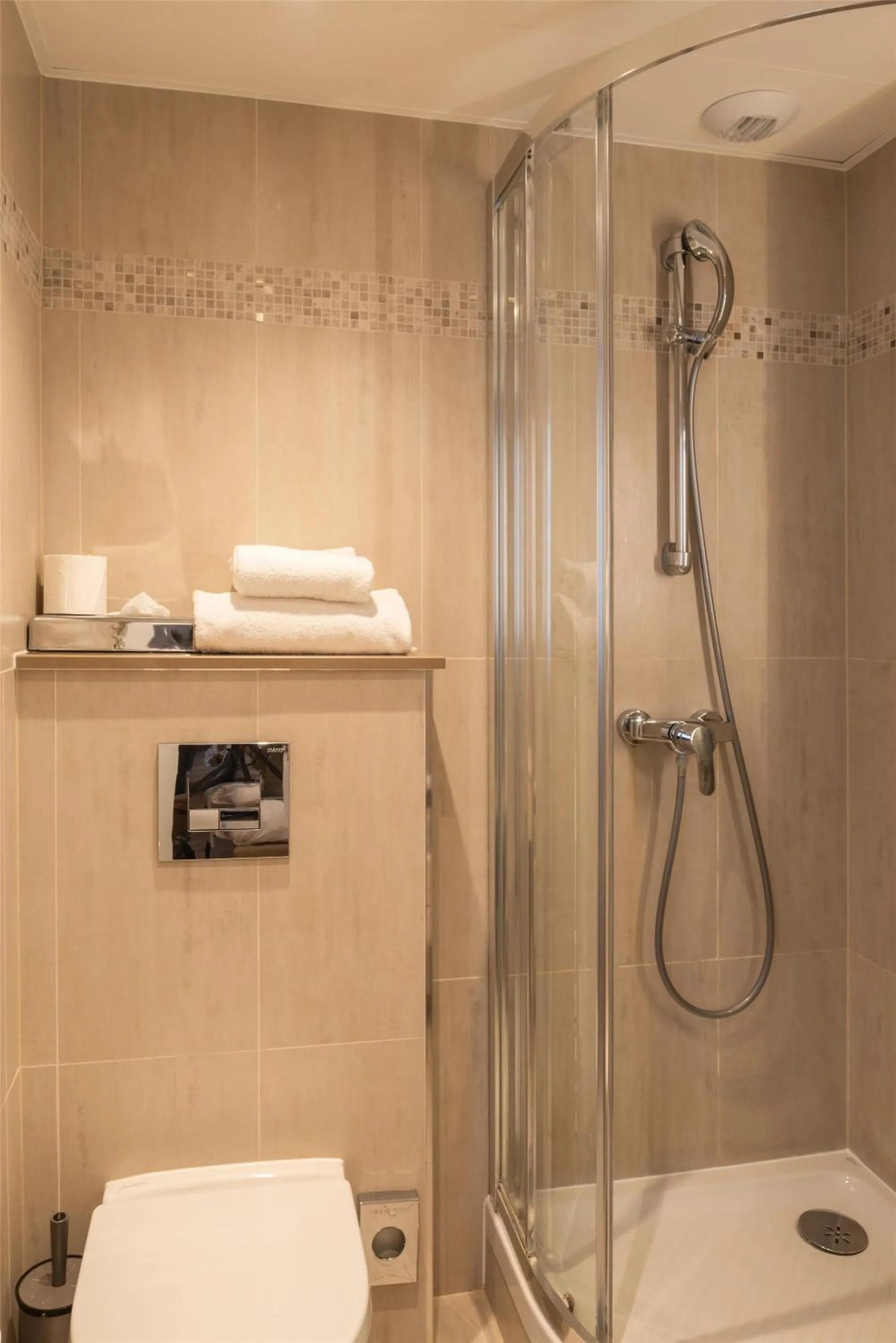 Bathroom in Best Western Au Trocadéro