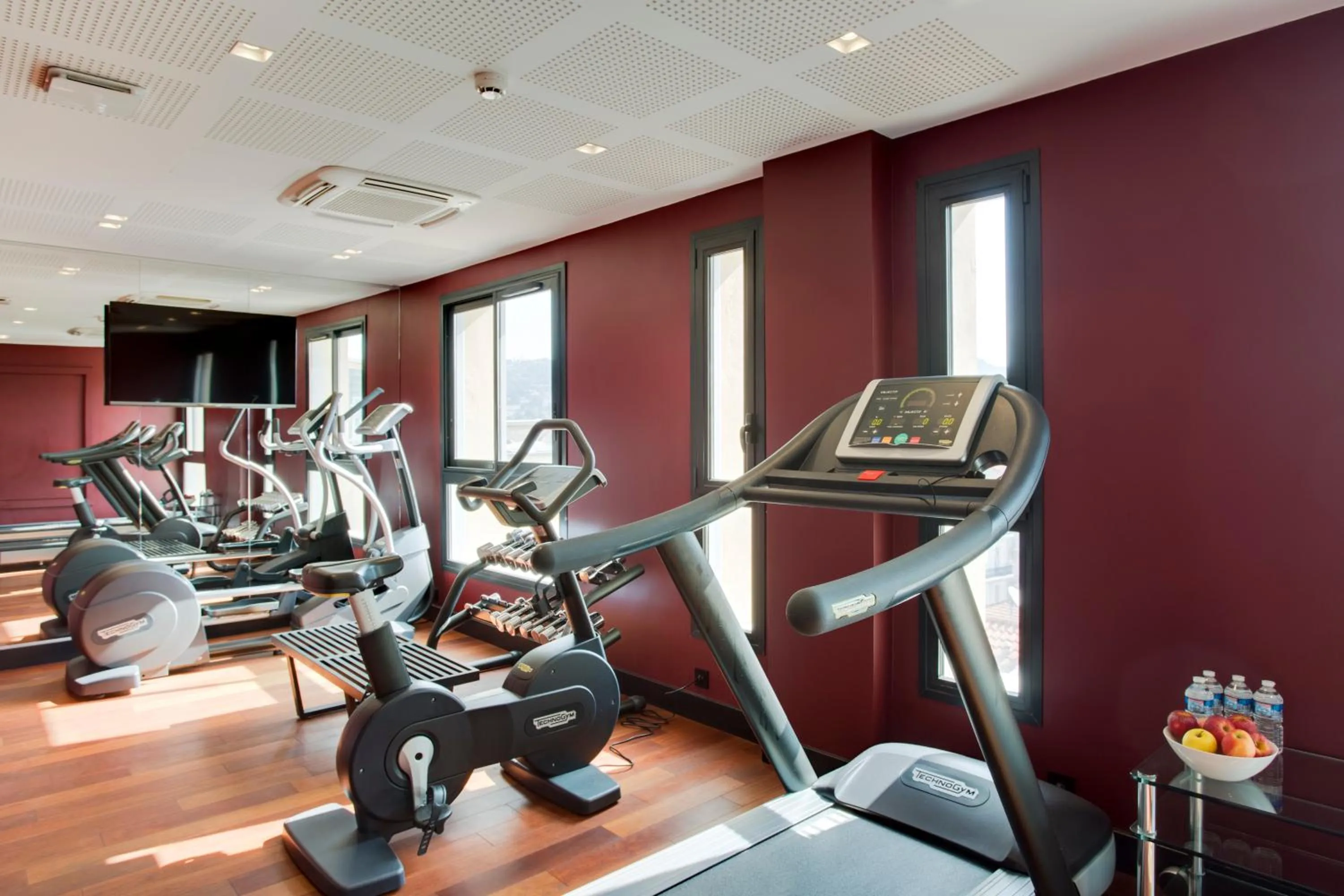 Fitness centre/facilities in Hôtel Cannes Centre Univers