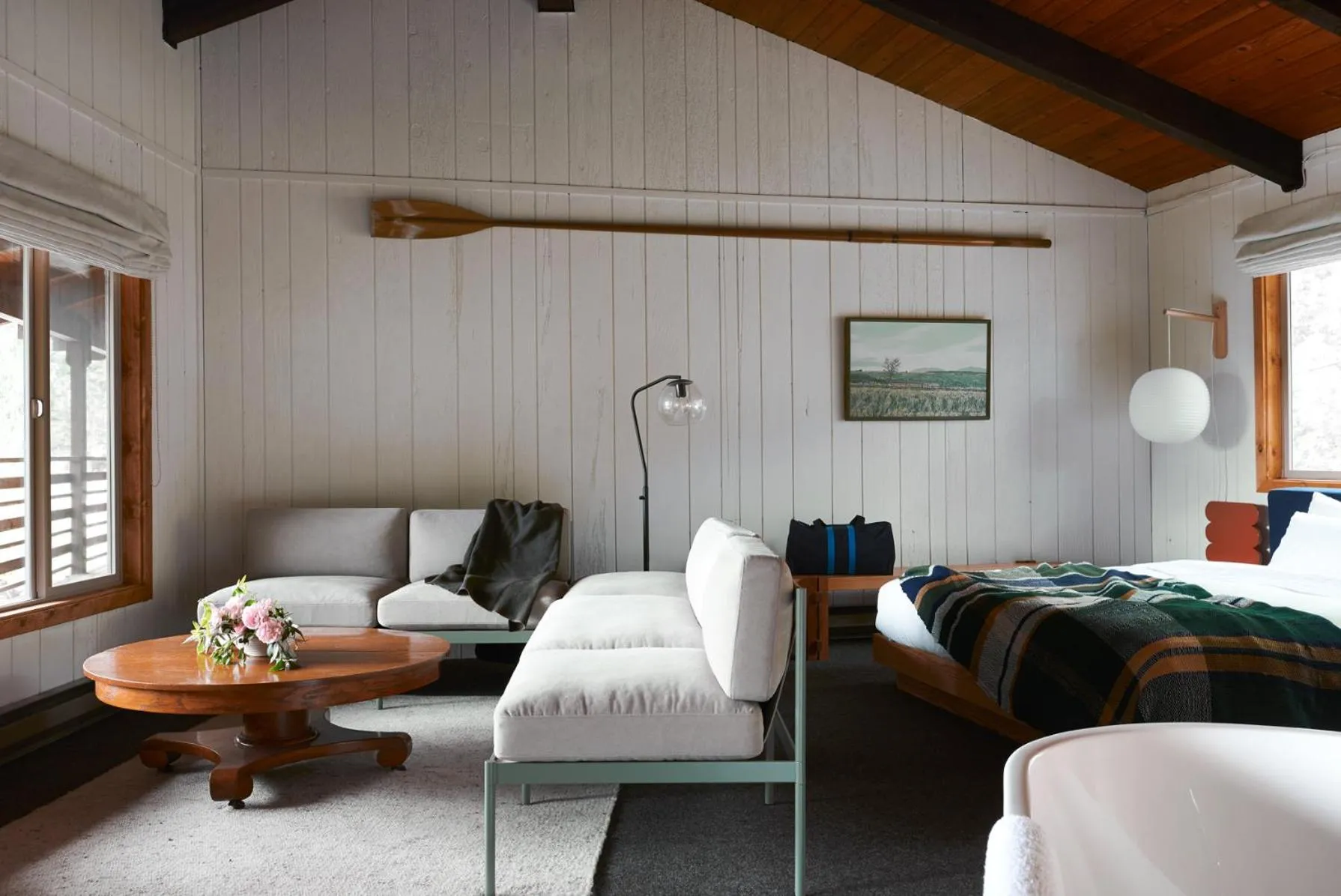 Photo of the whole room in Captain Whidbey