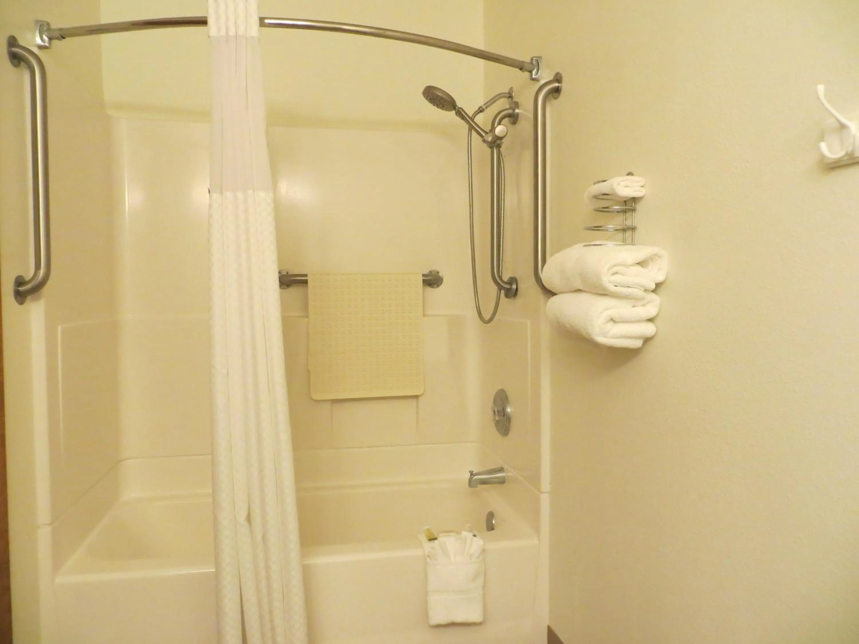 Bath in Days Inn by Wyndham Alamosa
