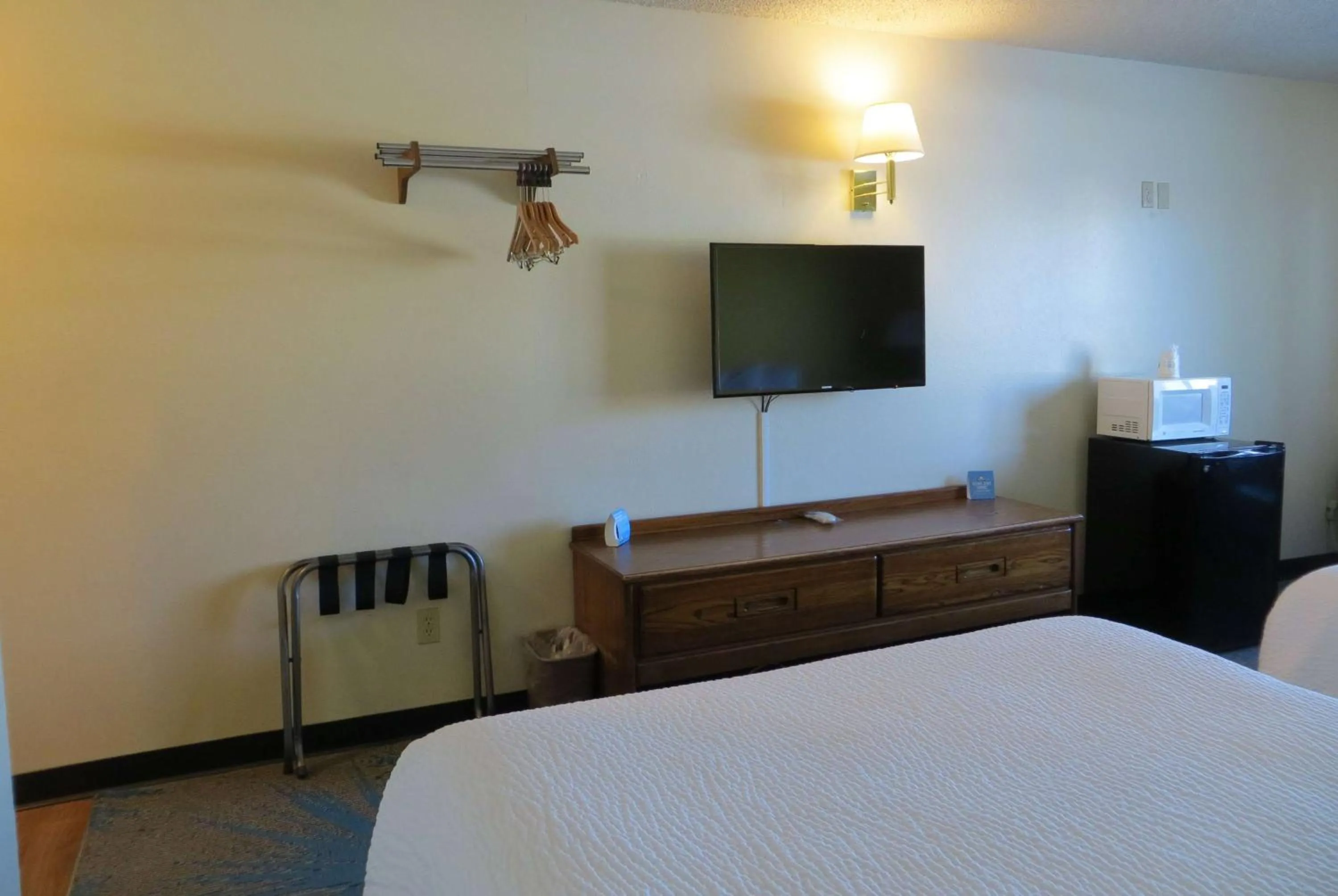 Photo of the whole room, Bed in Days Inn by Wyndham Alamosa