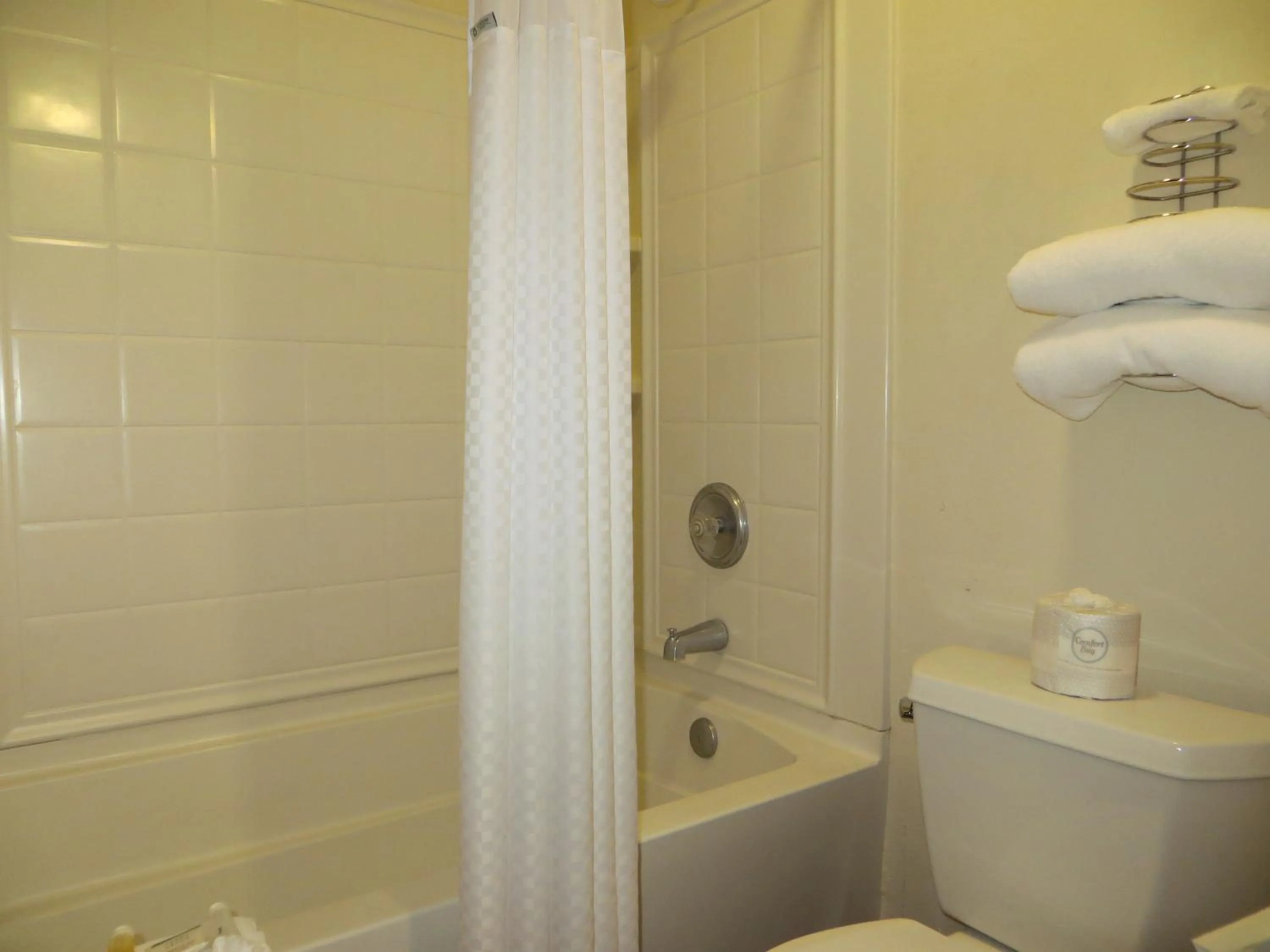 Bathroom in Days Inn by Wyndham Alamosa