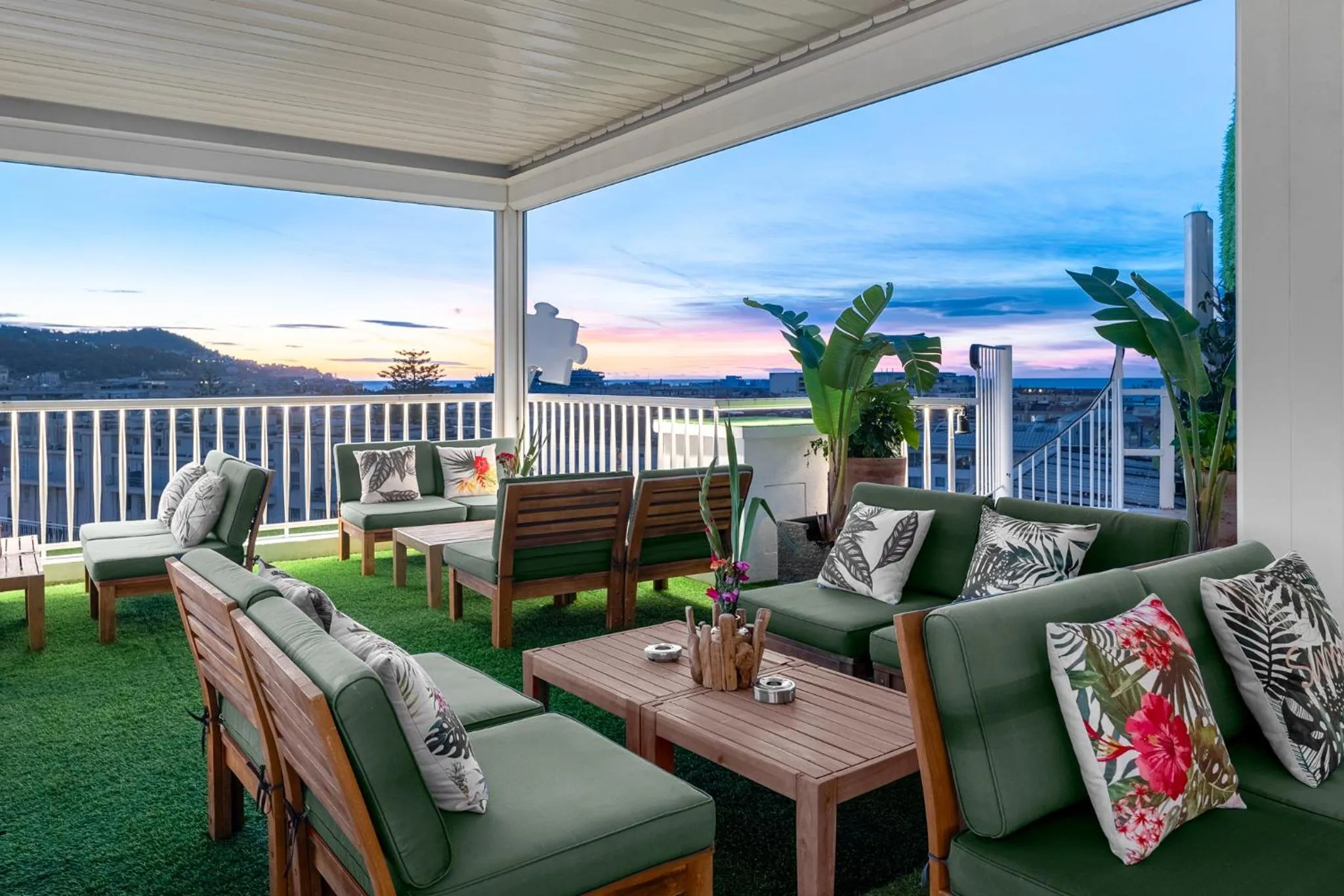 Patio in Splendid Hotel & Spa Nice