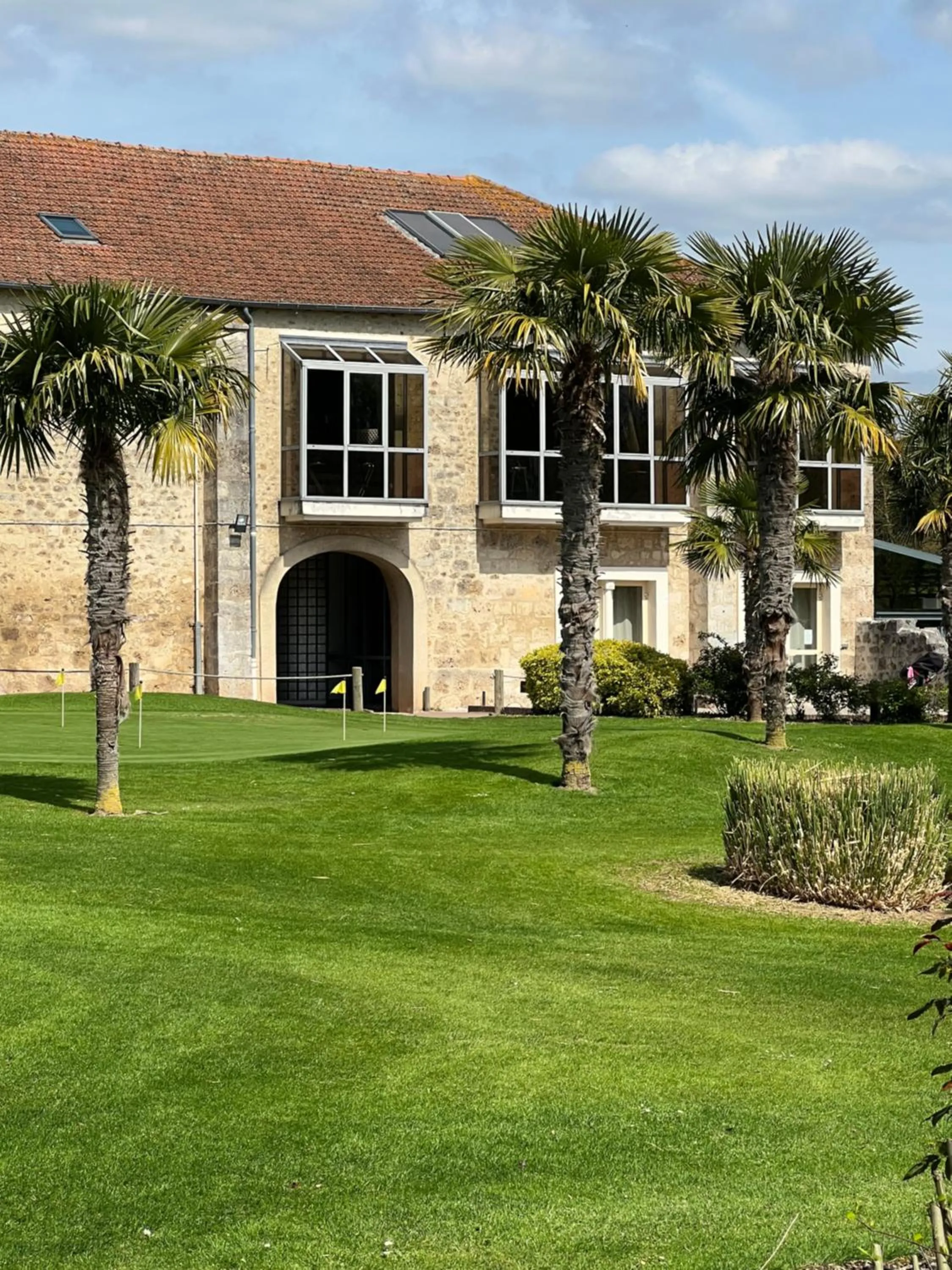 Property building in Hotel Abbaye du Golf de Lésigny