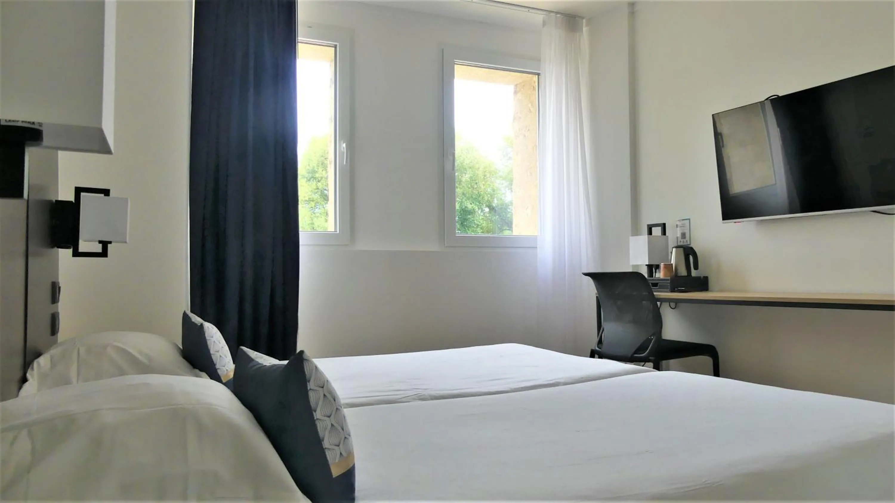 Bedroom, Bed in Hotel Abbaye du Golf de Lésigny