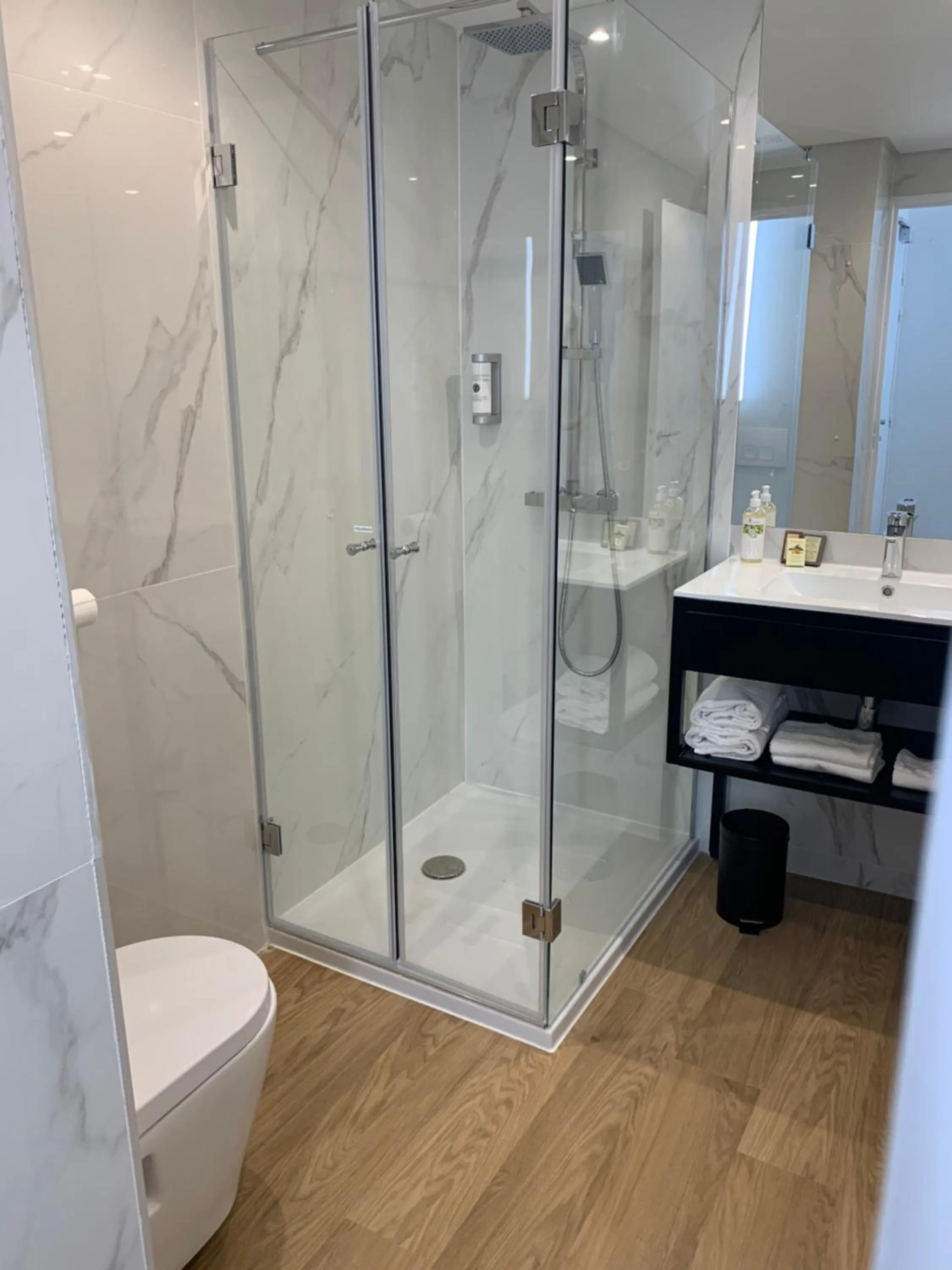 Shower in Hotel Abbaye du Golf de Lésigny