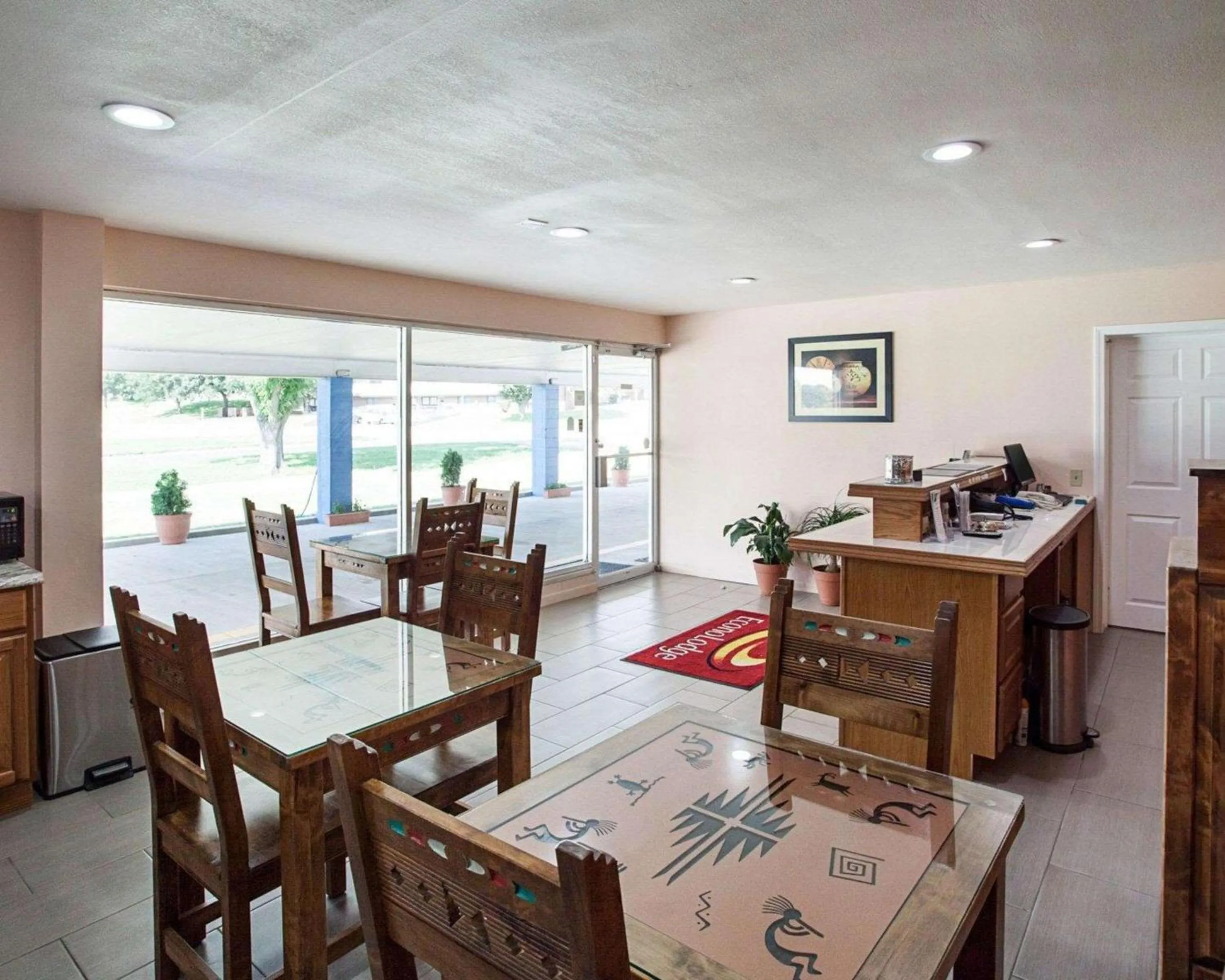 Restaurant/places to eat in Econo Lodge Phillipsburg