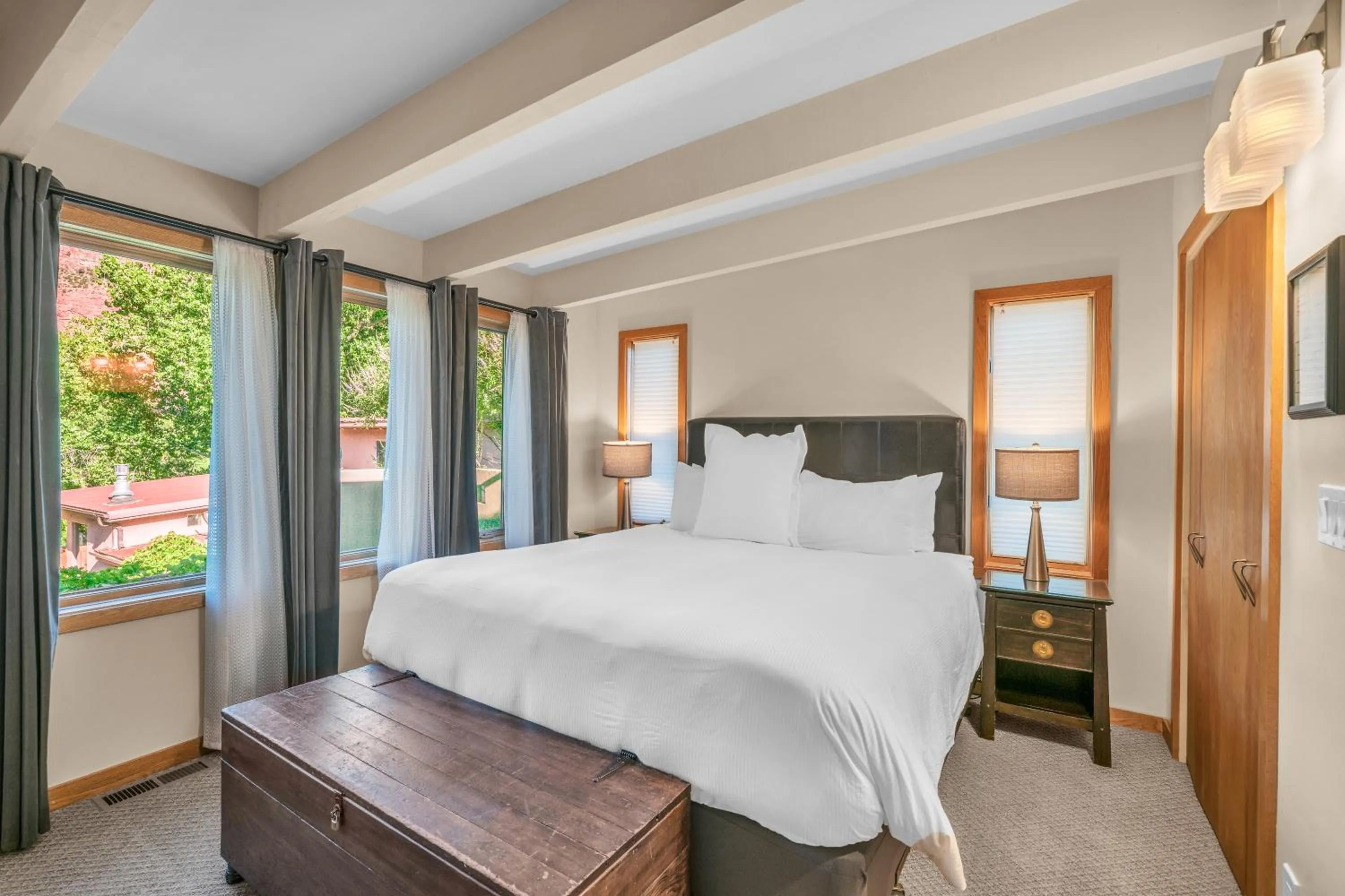 Bed in Flanigan`s Resort and Spa