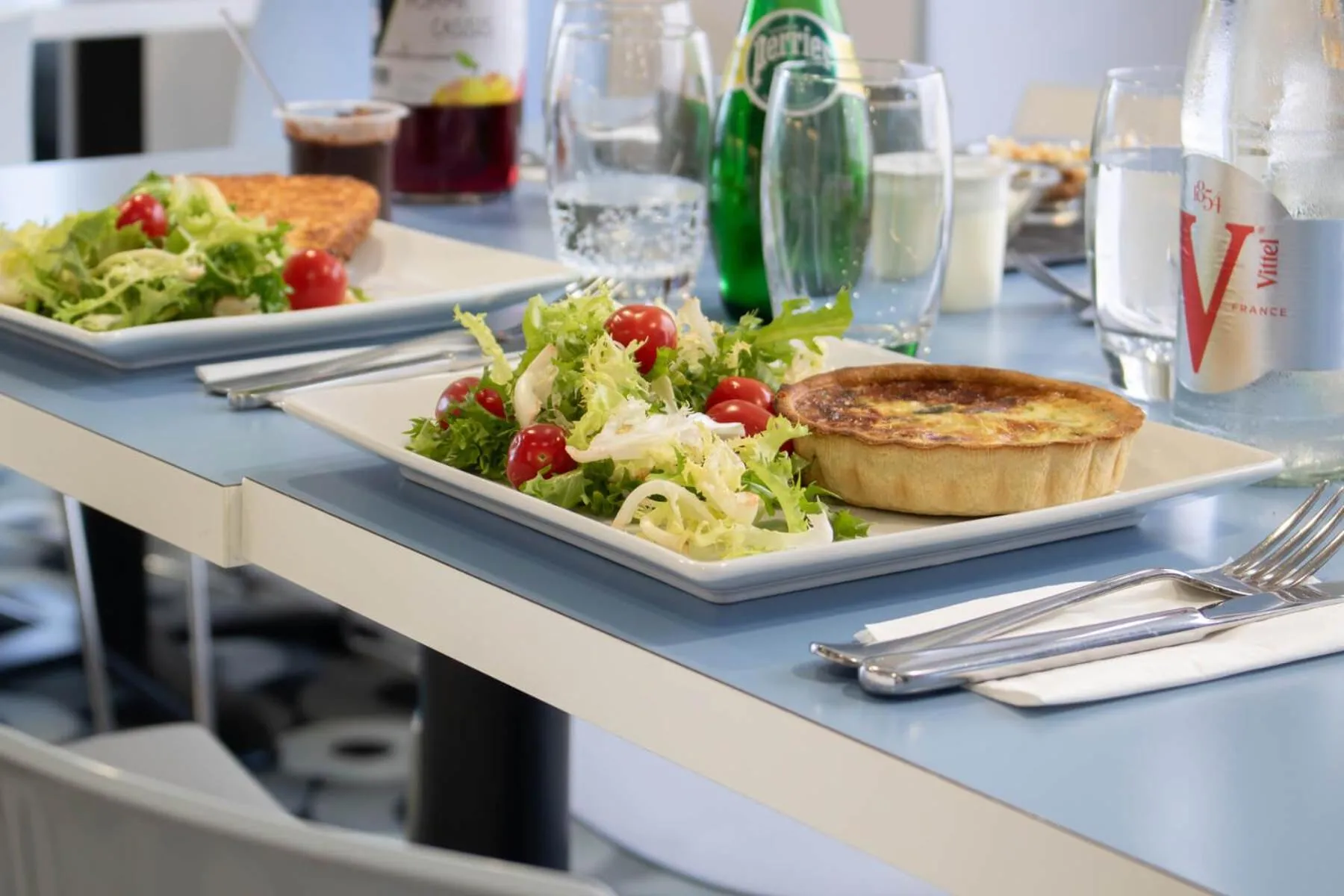 Restaurant/places to eat in Brit Hotel Mâcon Centre Gare