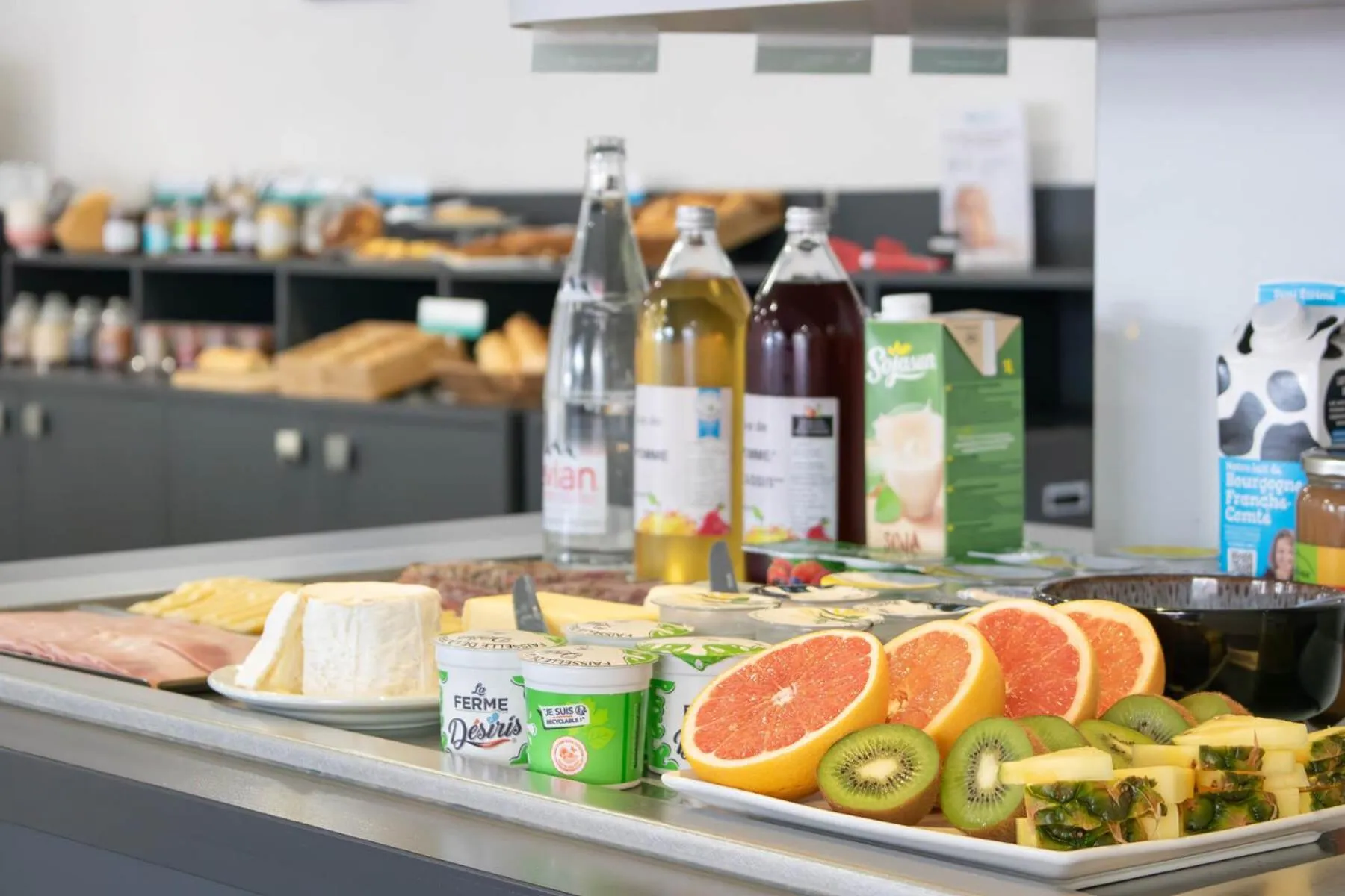 Buffet breakfast in Brit Hotel Mâcon Centre Gare