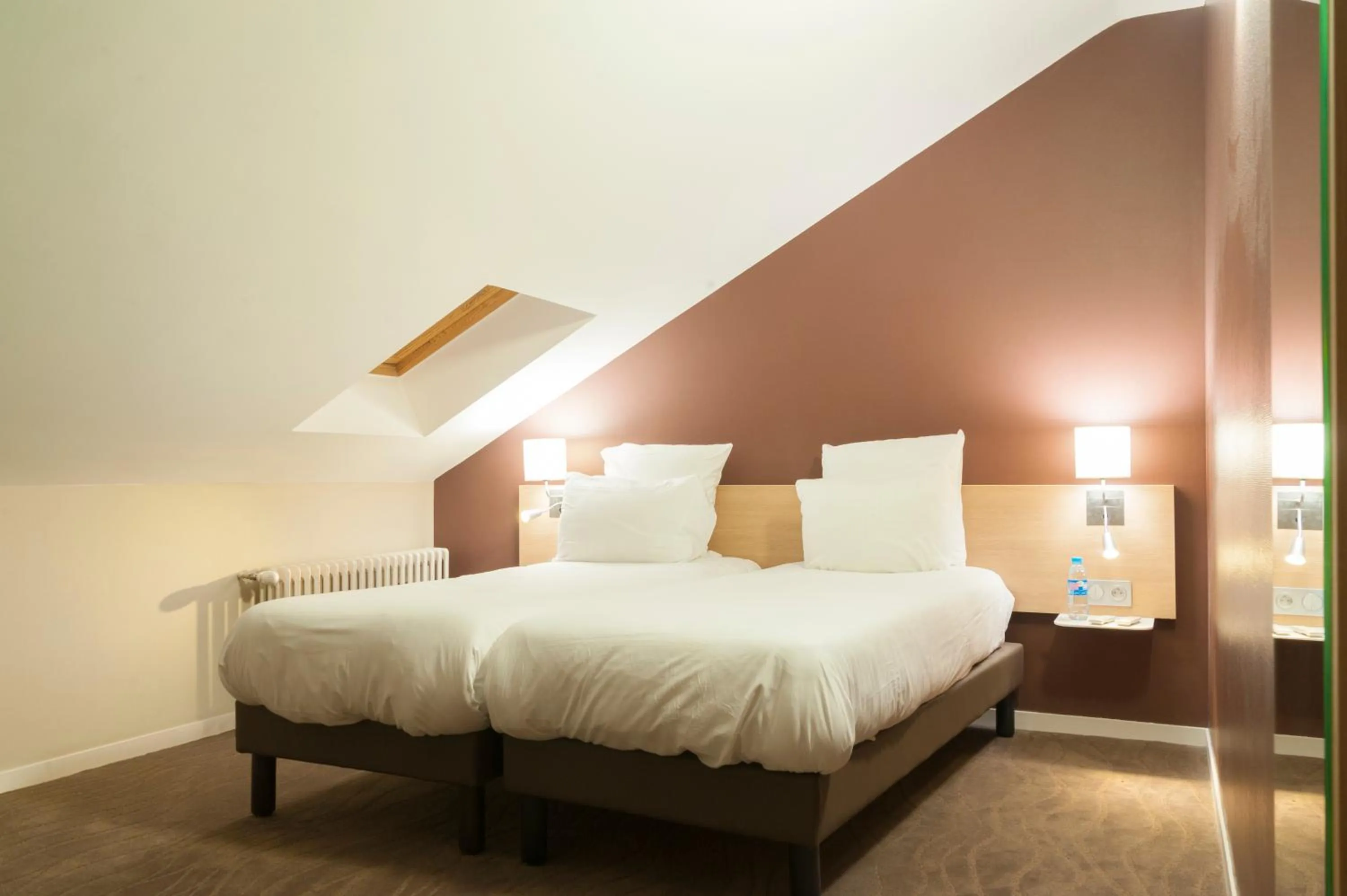 Bed in Brit Hotel Mâcon Centre Gare