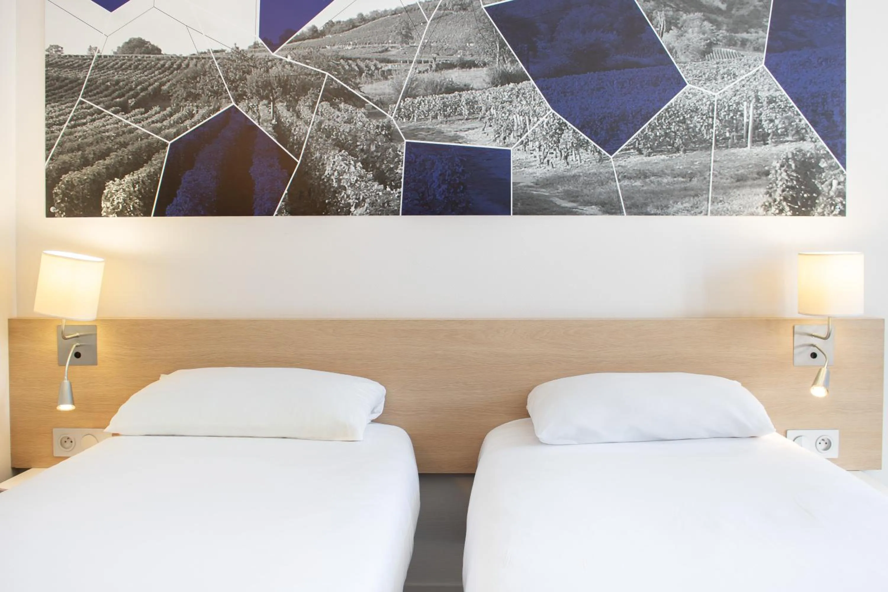 Bedroom, Bed in Brit Hotel Mâcon Centre Gare