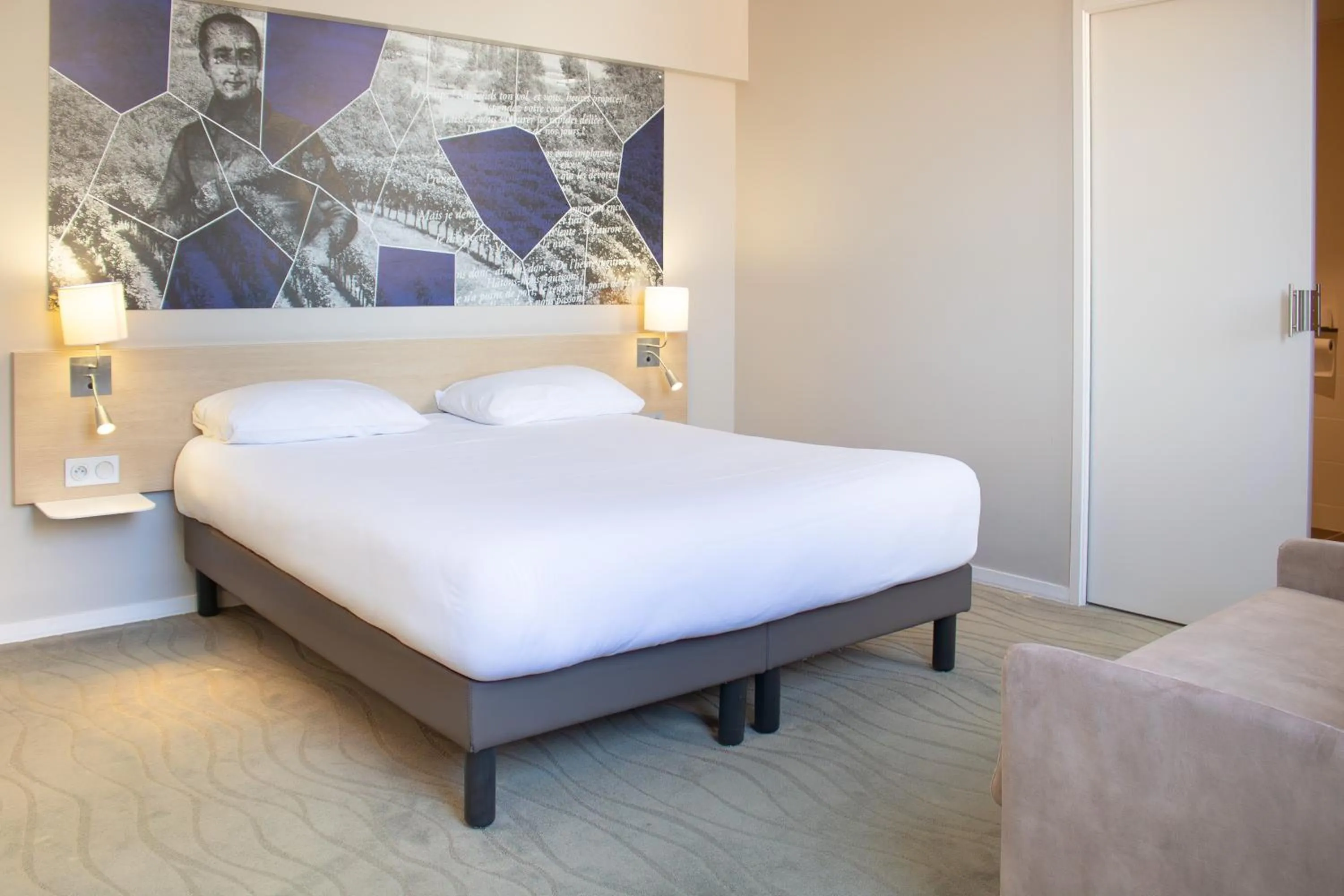 Bedroom, Bed in Brit Hotel Mâcon Centre Gare