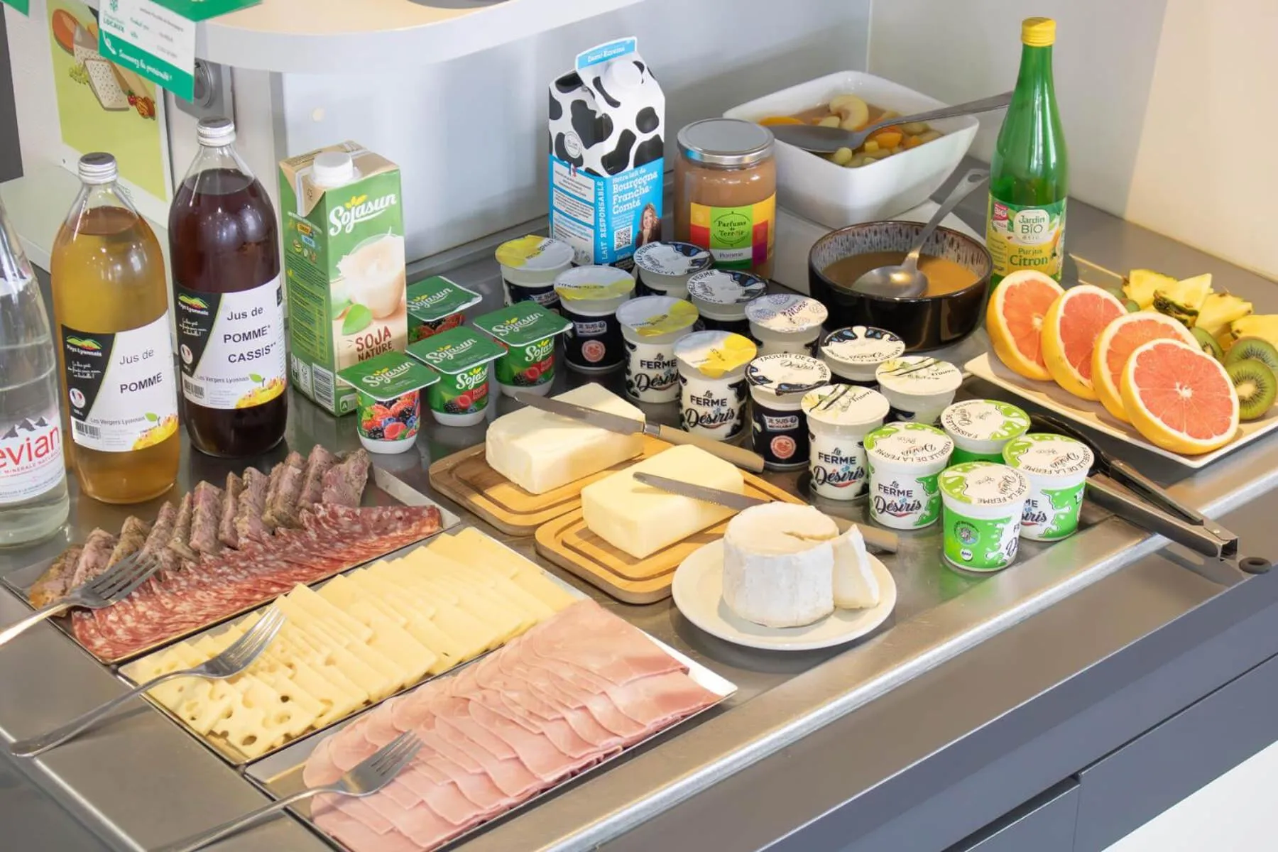 Buffet breakfast in Brit Hotel Mâcon Centre Gare