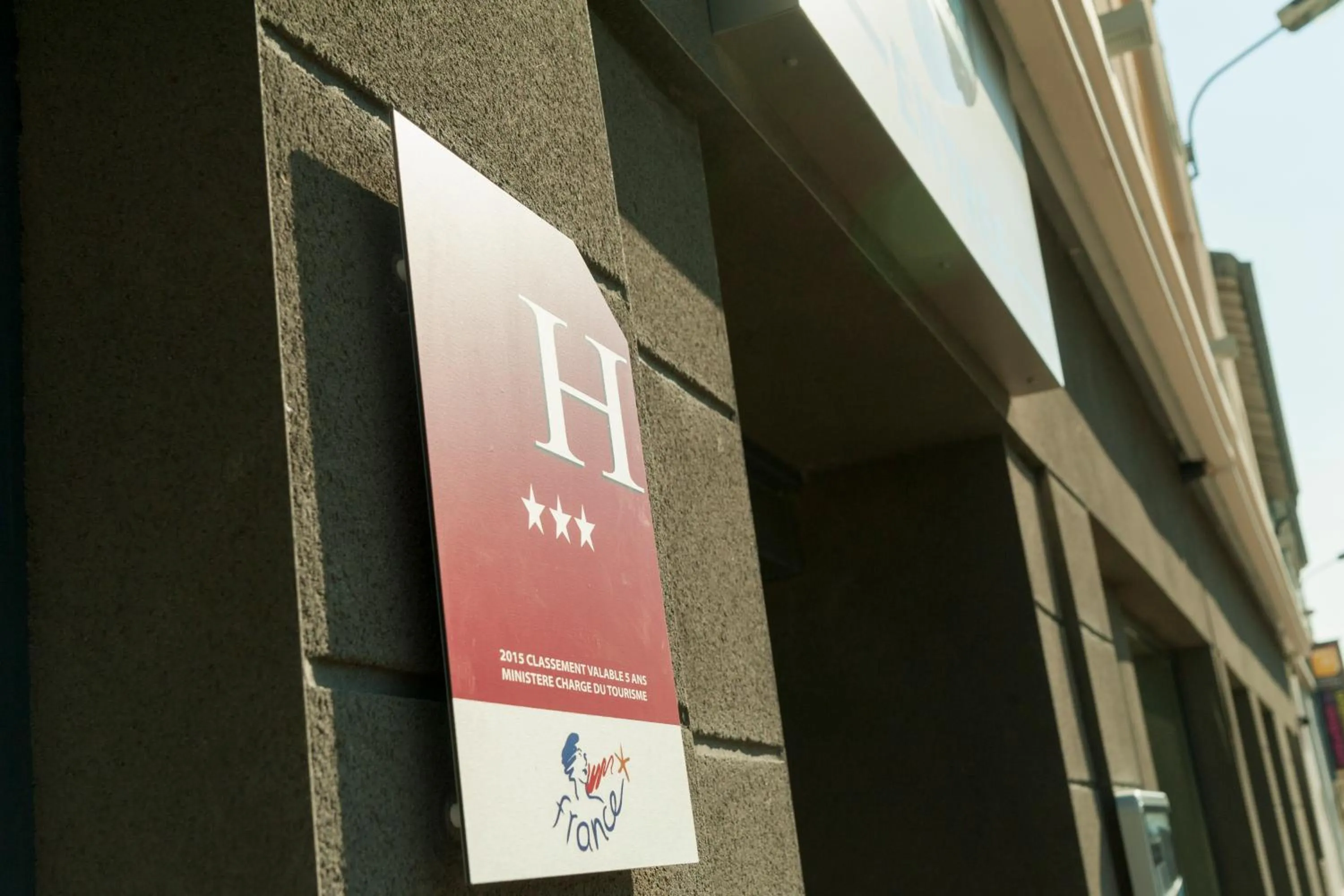 Logo/Certificate/Sign in Brit Hotel Mâcon Centre Gare