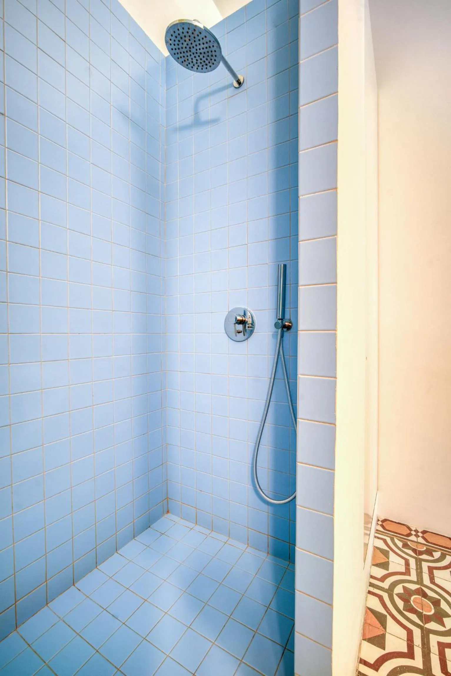 Shower in KERAMOS Athens