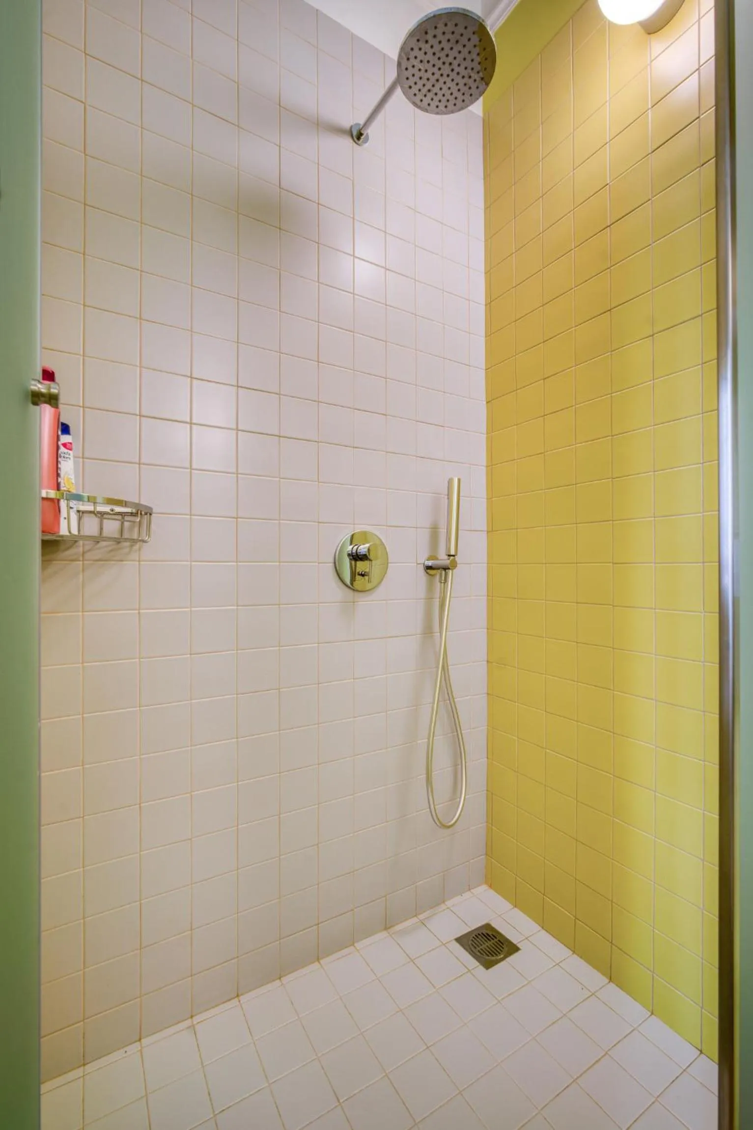 Shower in KERAMOS Athens