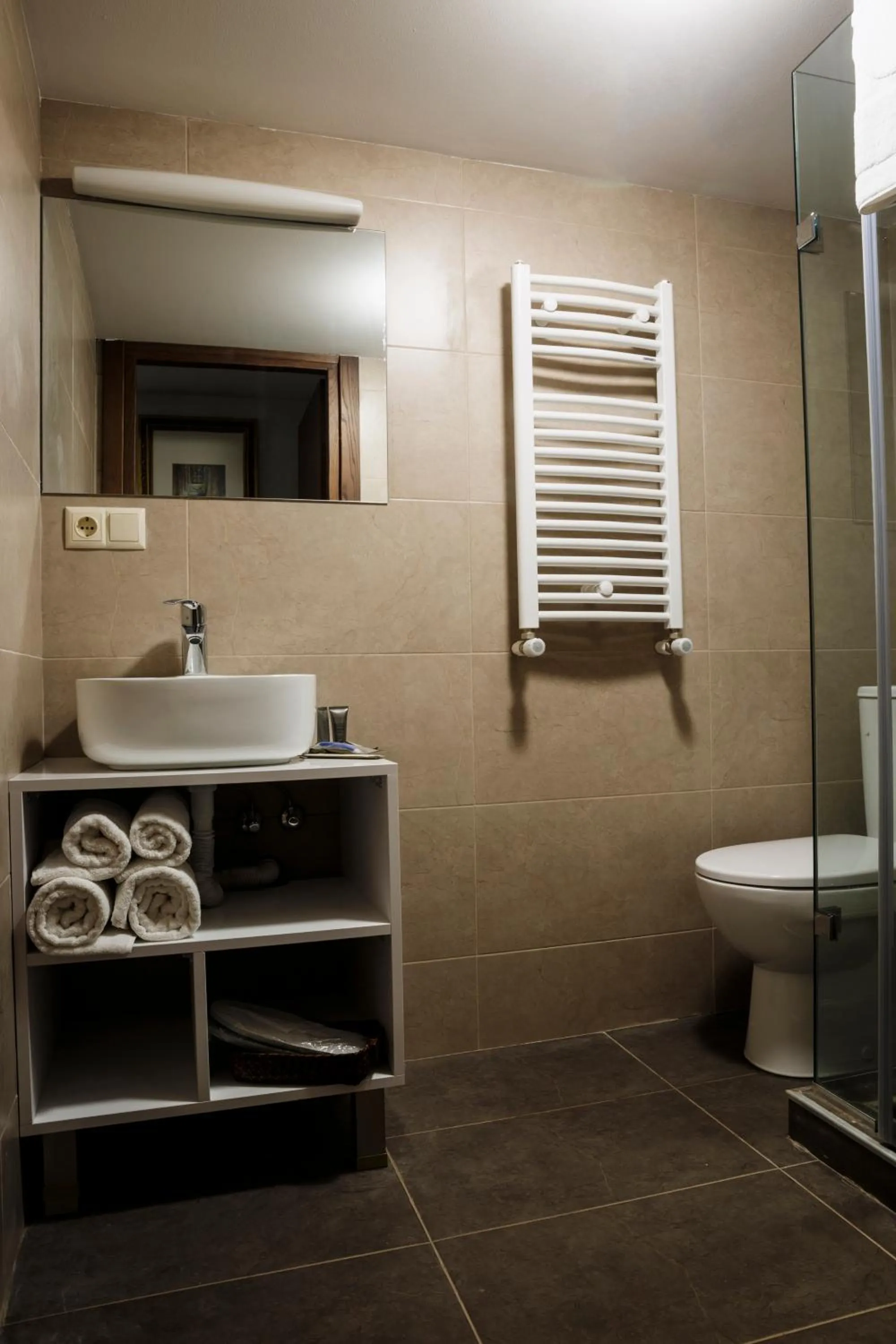 Toilet in Tea for Two Hotel