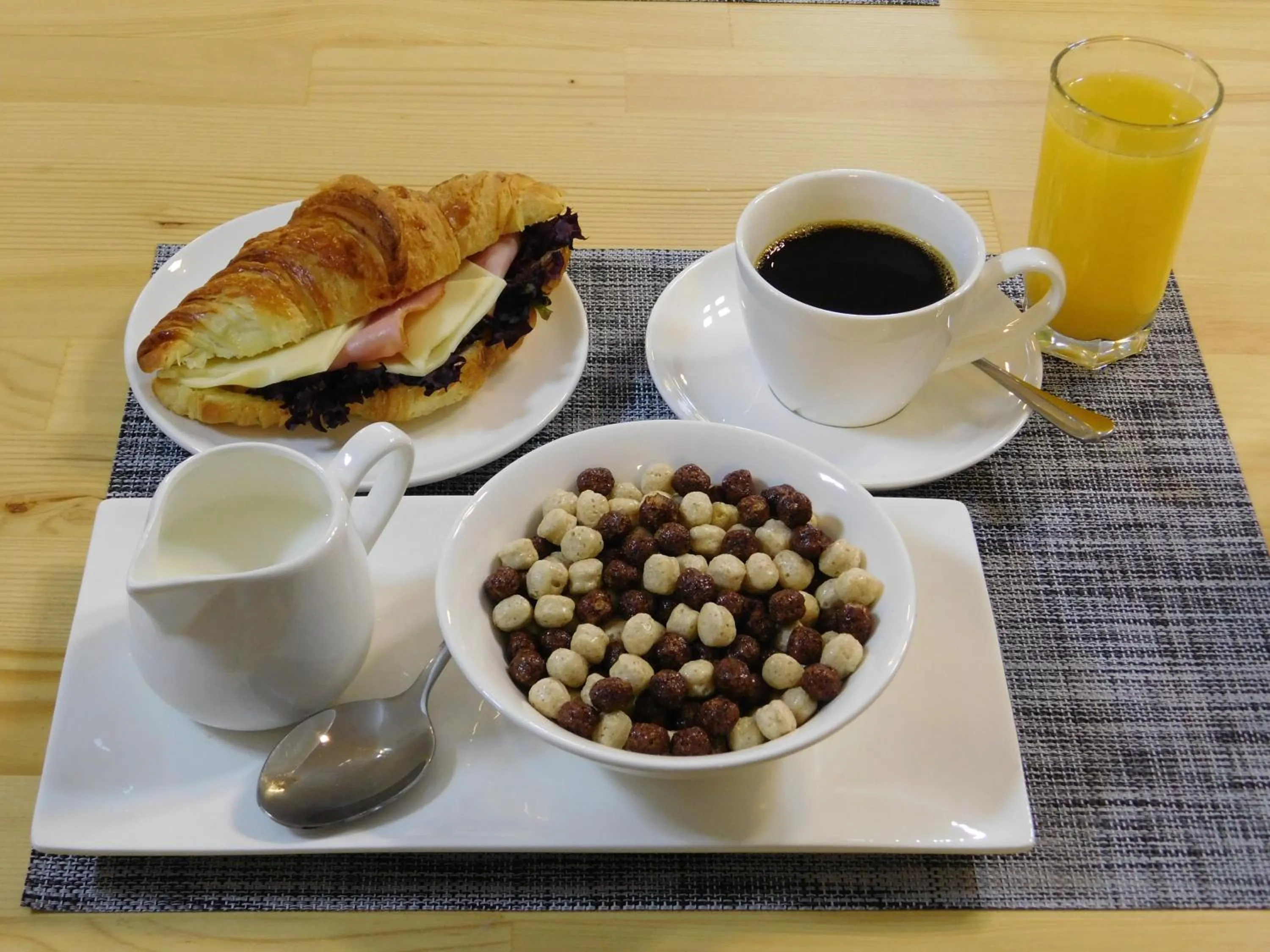 Breakfast in Tea for Two Hotel