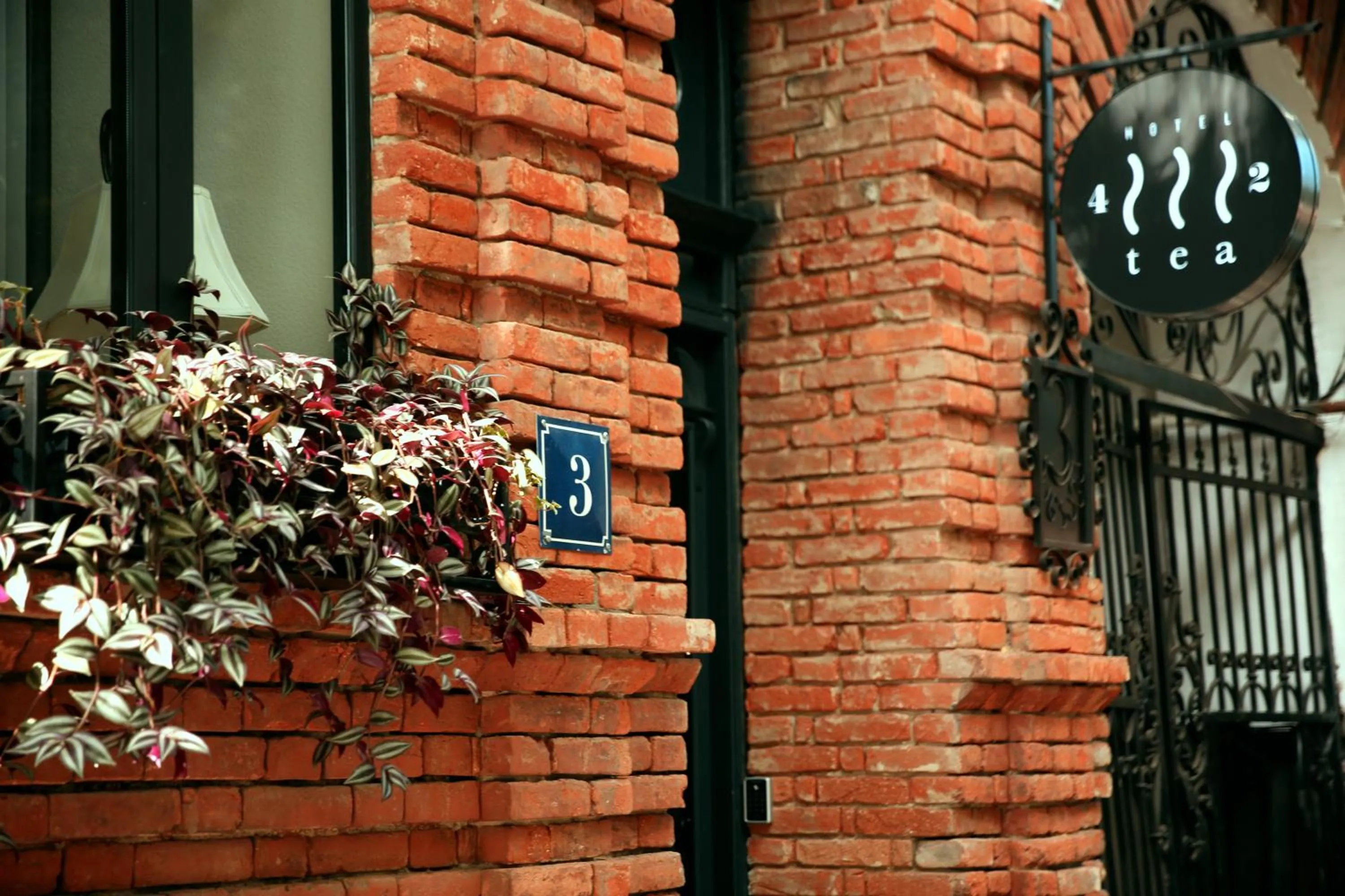 Facade/entrance in Tea for Two Hotel