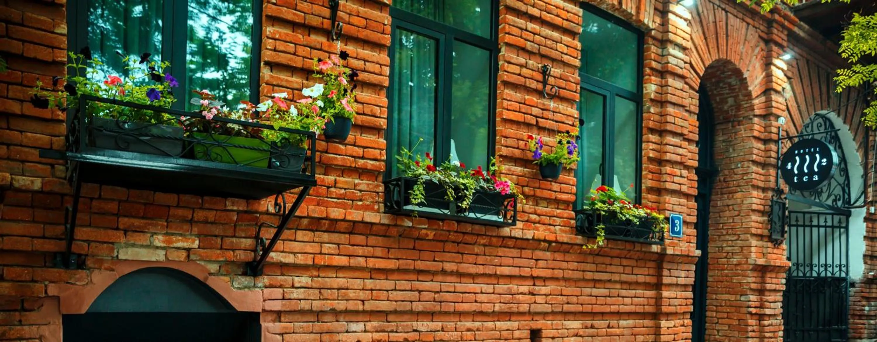 Facade/entrance in Tea for Two Hotel