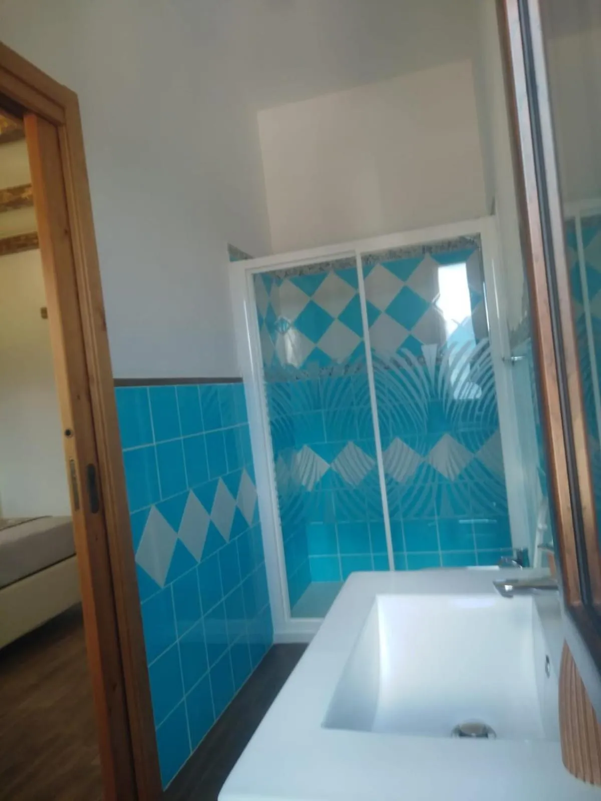 Shower, Bed in b&b il Portico Orgosolo