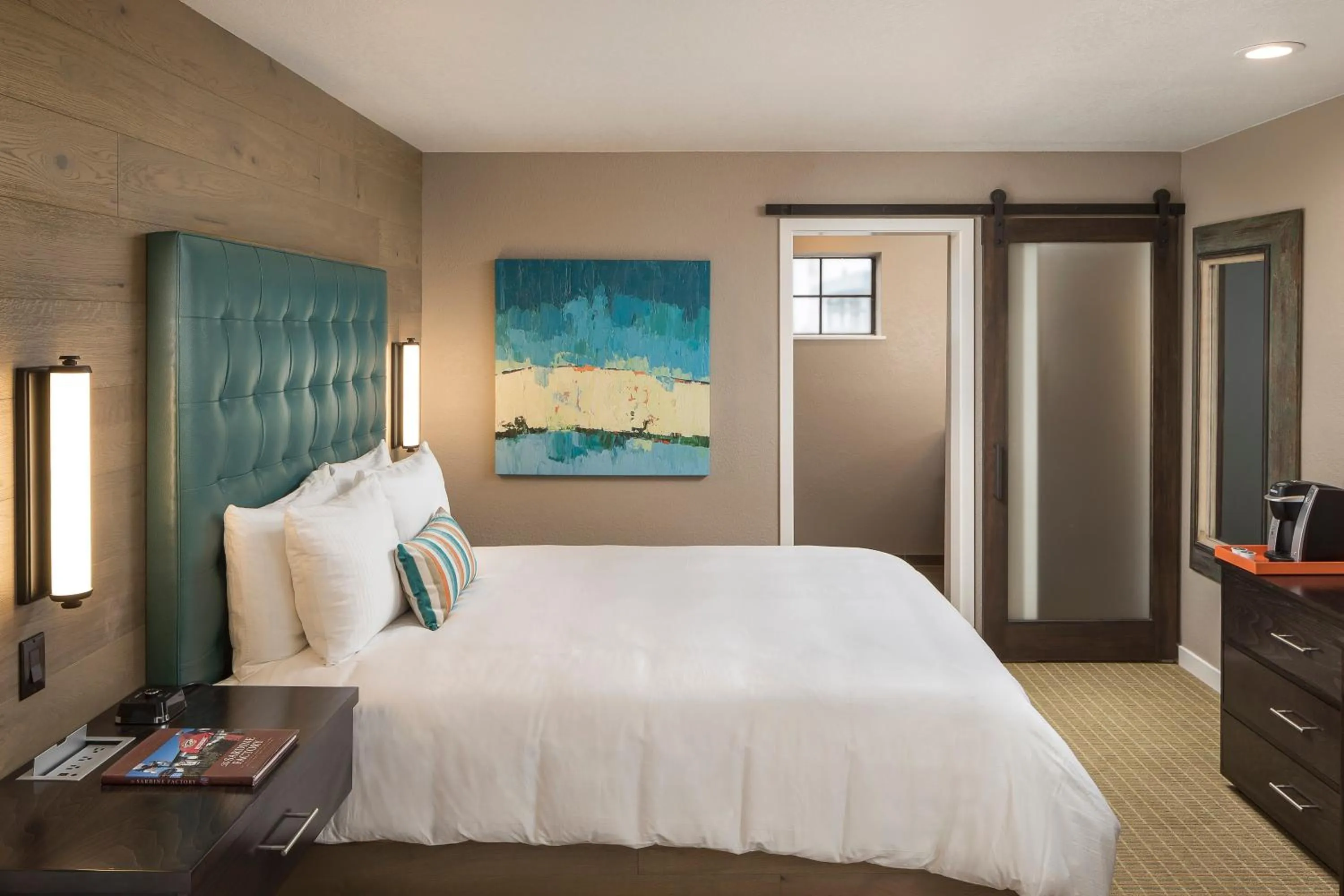 Bed in Wave Street Inn