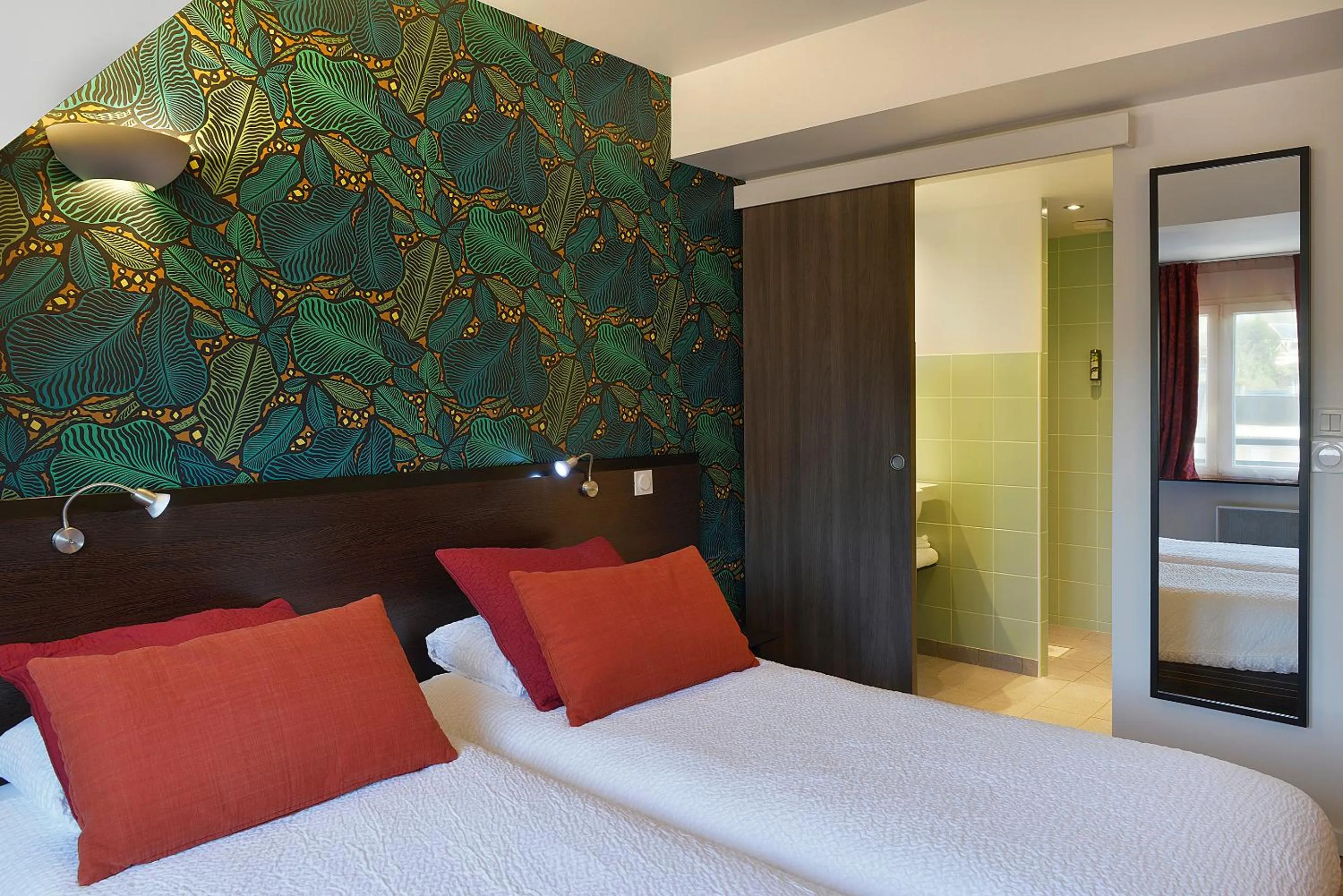 Photo of the whole room, Bed in Logis Hôtels Le Saint Georges