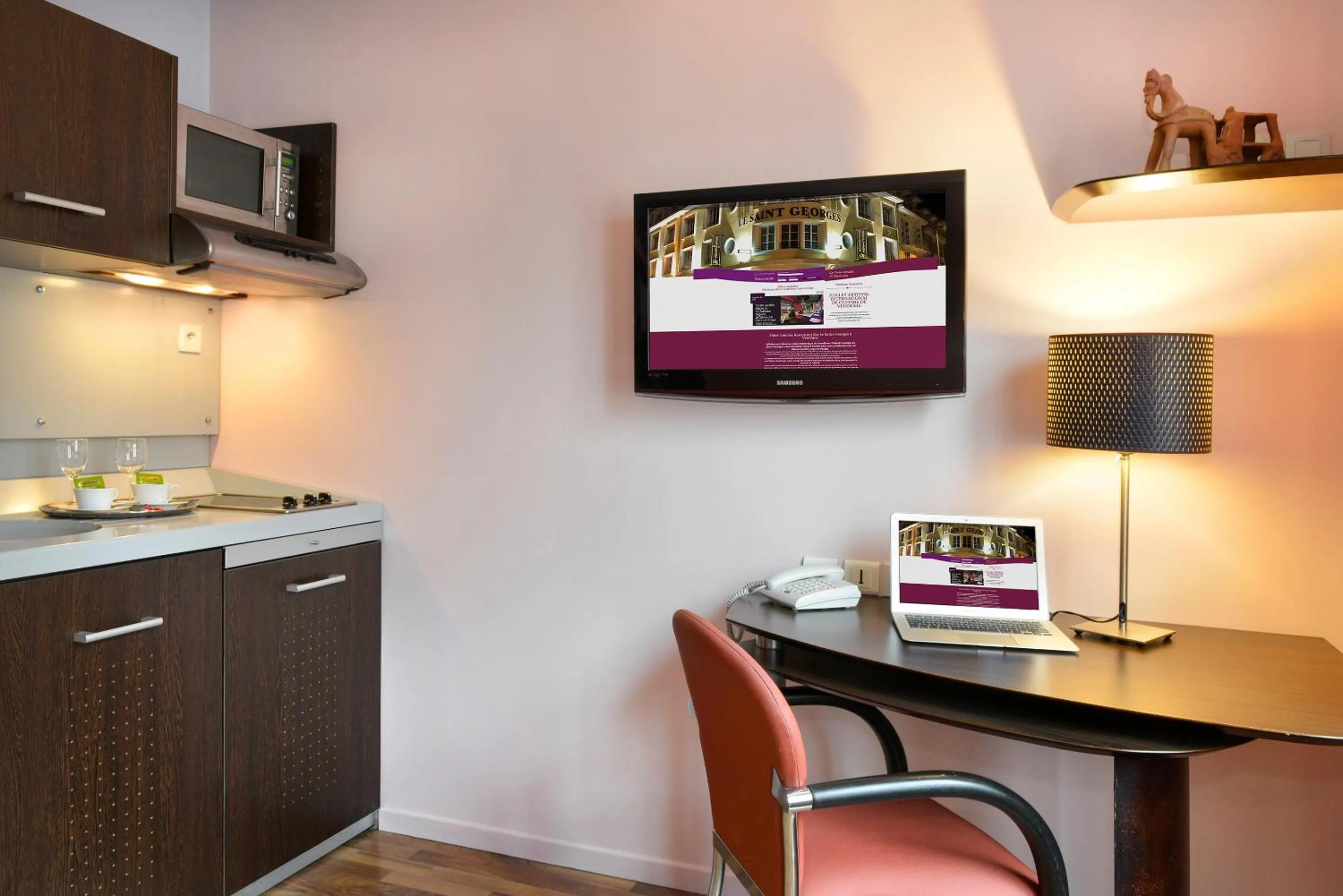 Kitchen or kitchenette in Logis Hôtels Le Saint Georges