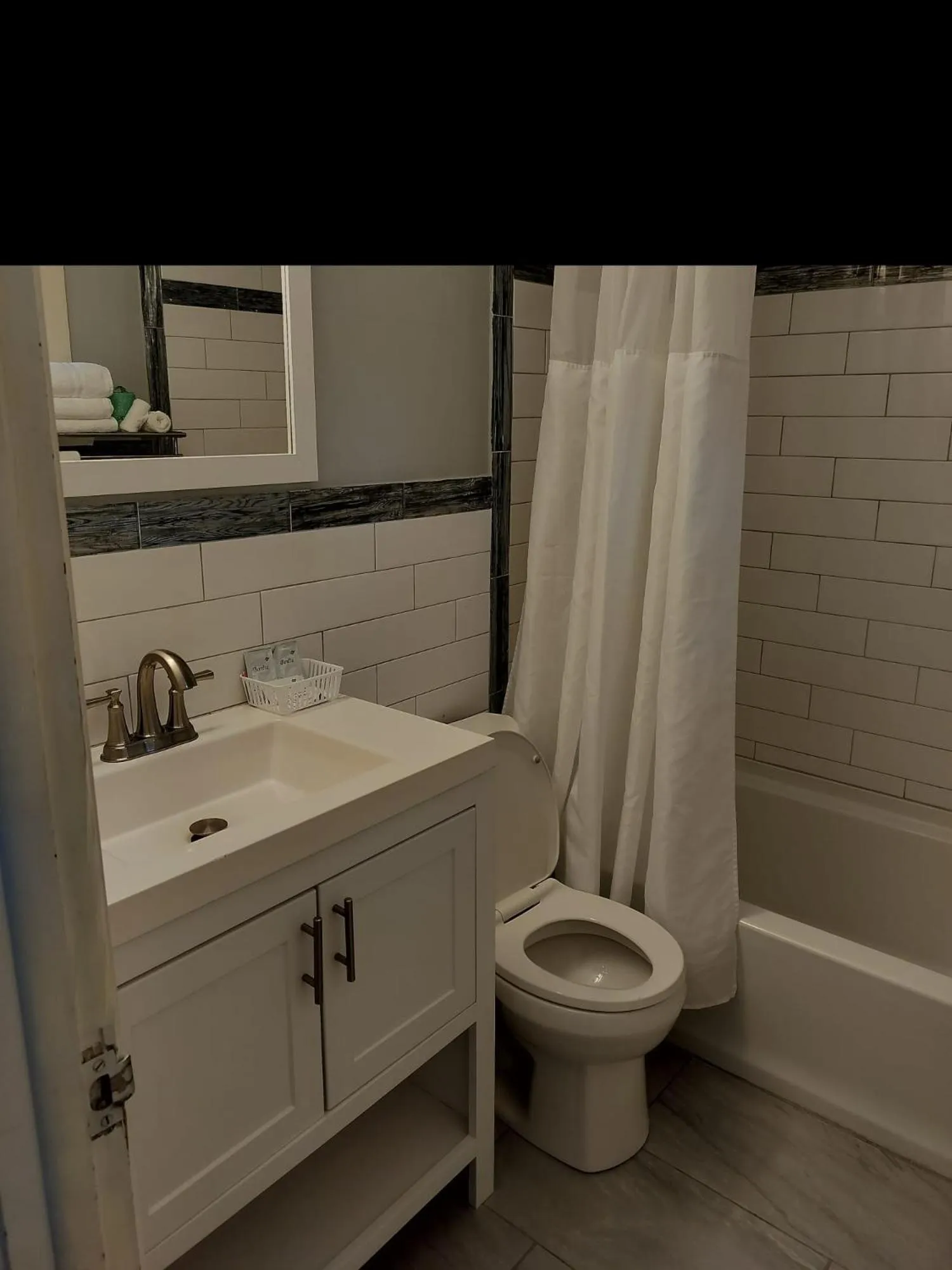 Bathroom in Hamilton Village Inn