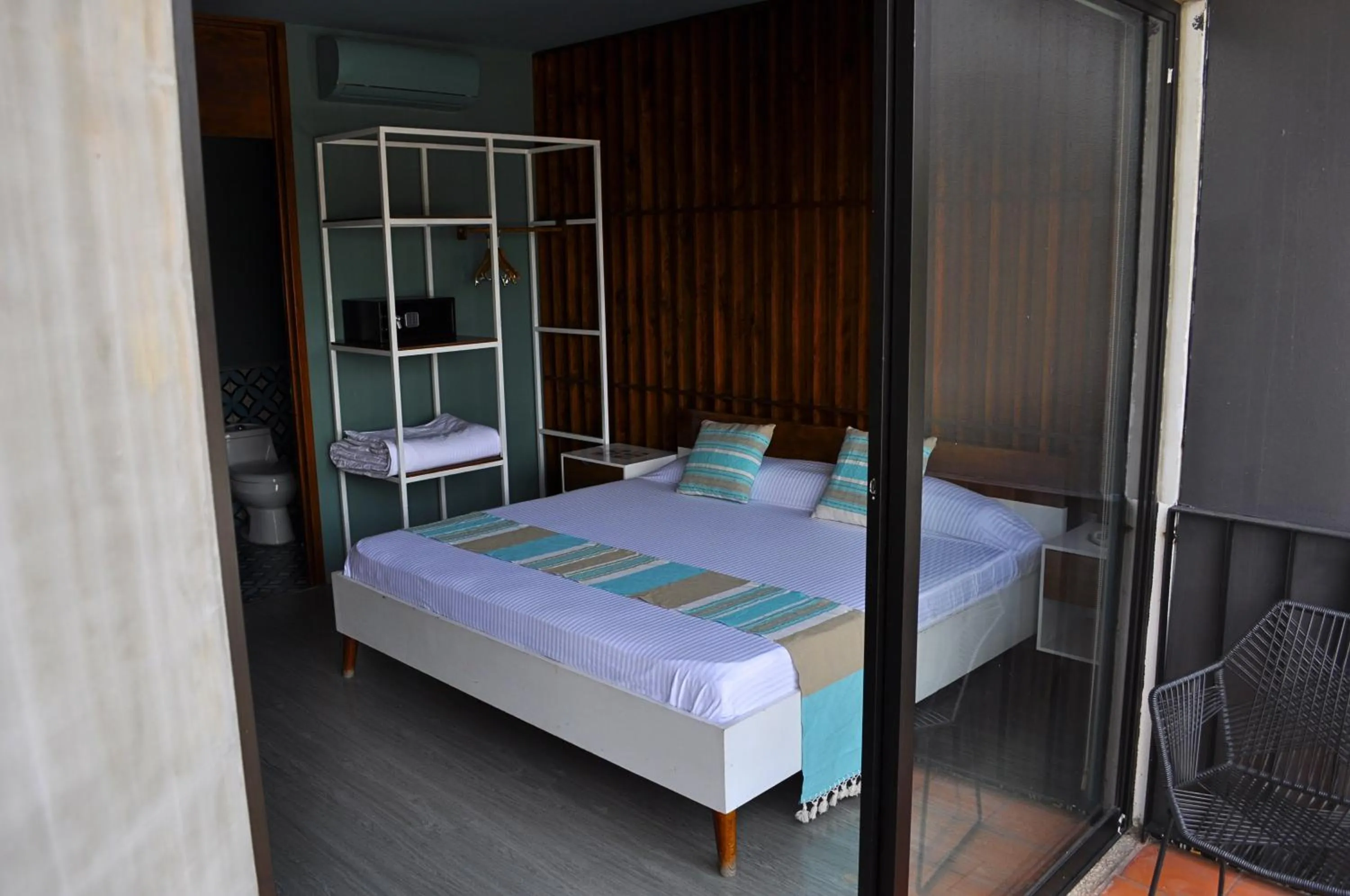 Balcony/Terrace, Bed in Hotel Momotus Tuxtla