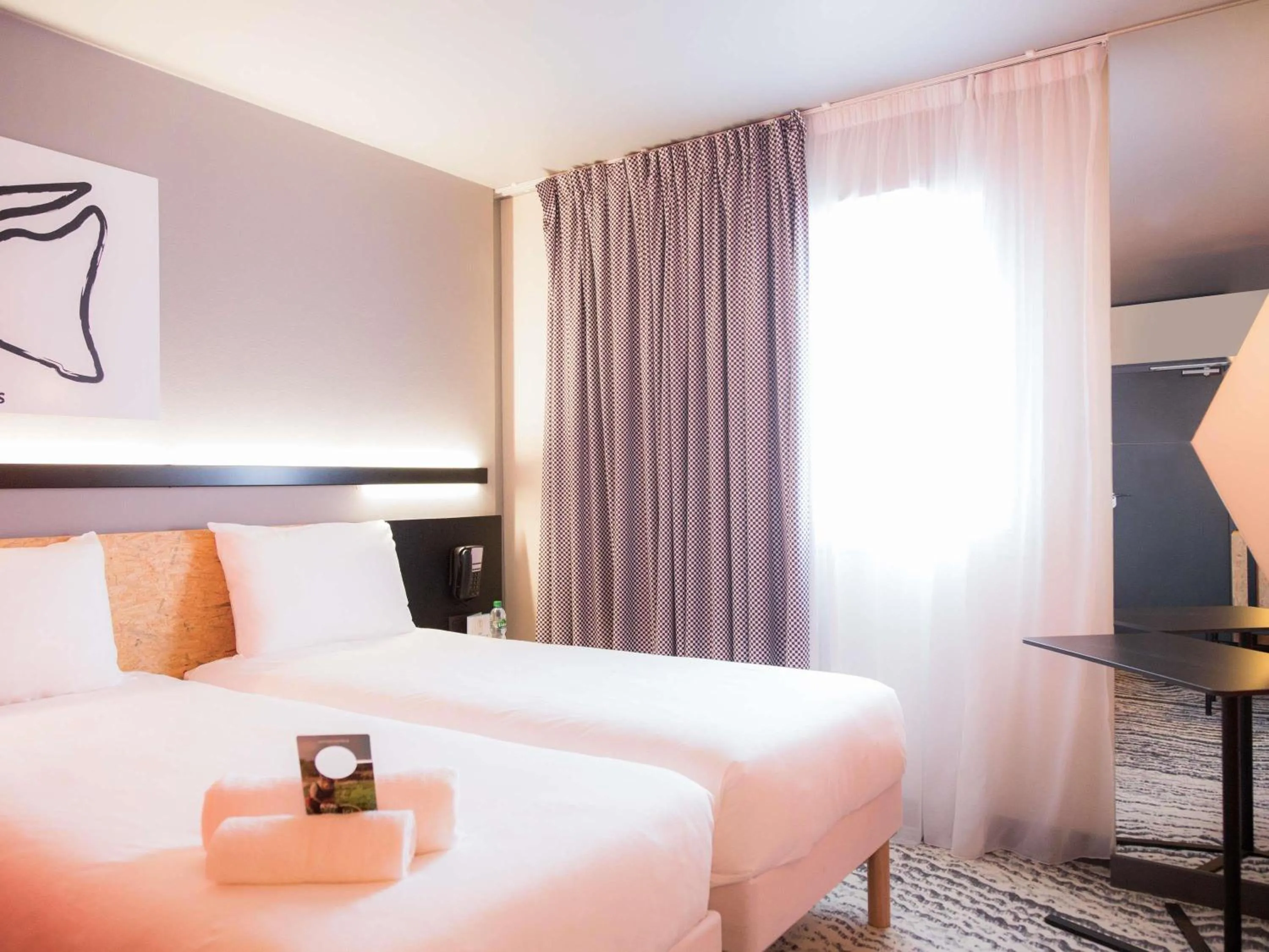 Bedroom, Bed in ibis Styles Bâle-Mulhouse Aéroport