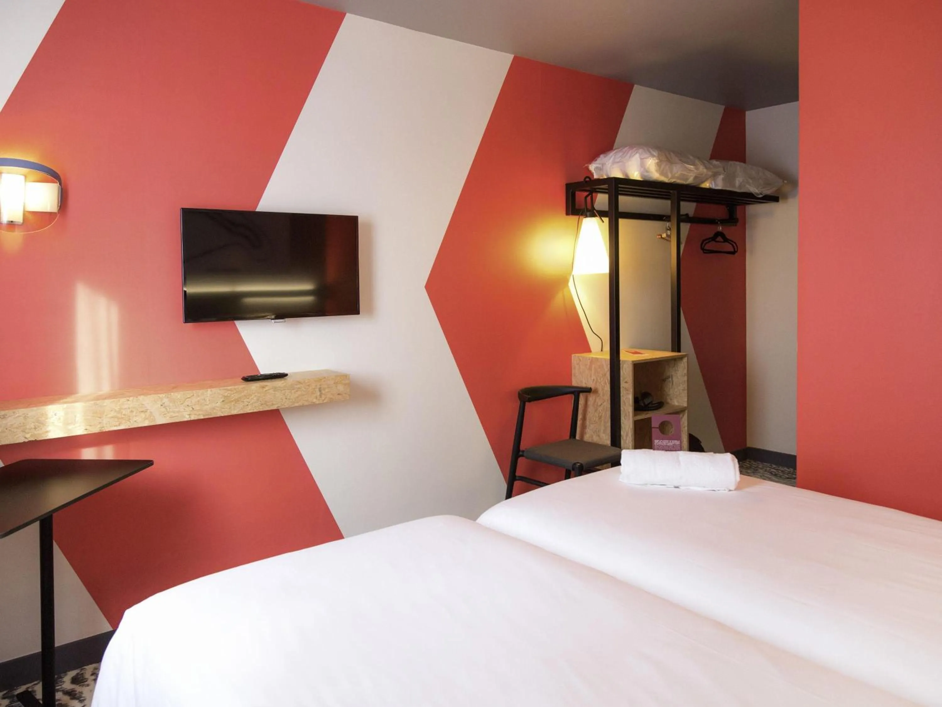 Bedroom, Bed in ibis Styles Bâle-Mulhouse Aéroport