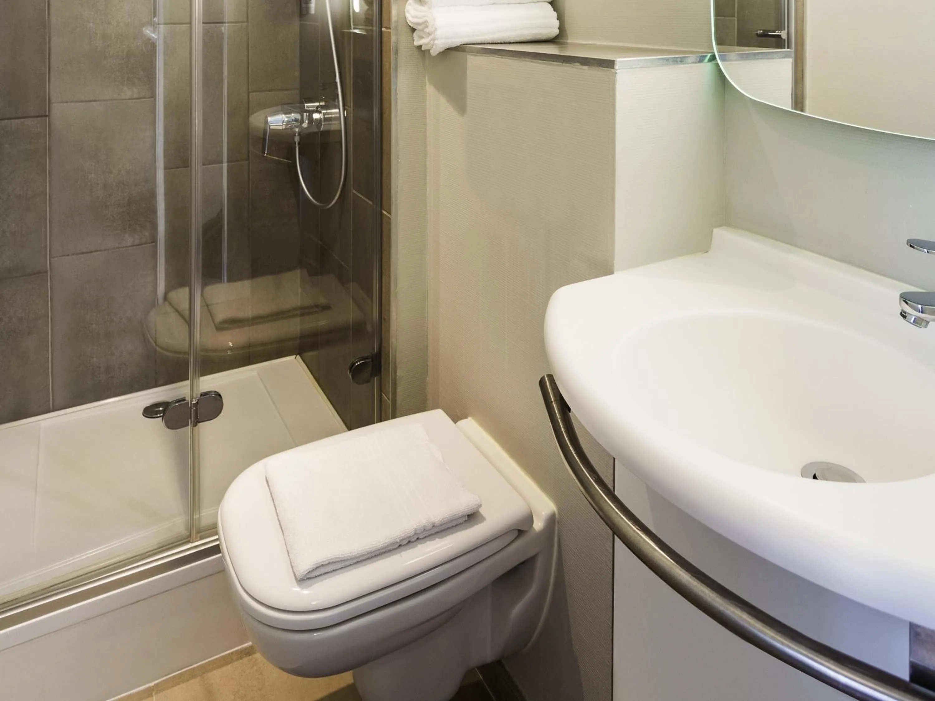 Bedroom in ibis Bordeaux Centre Gare Saint Jean Euratlantique