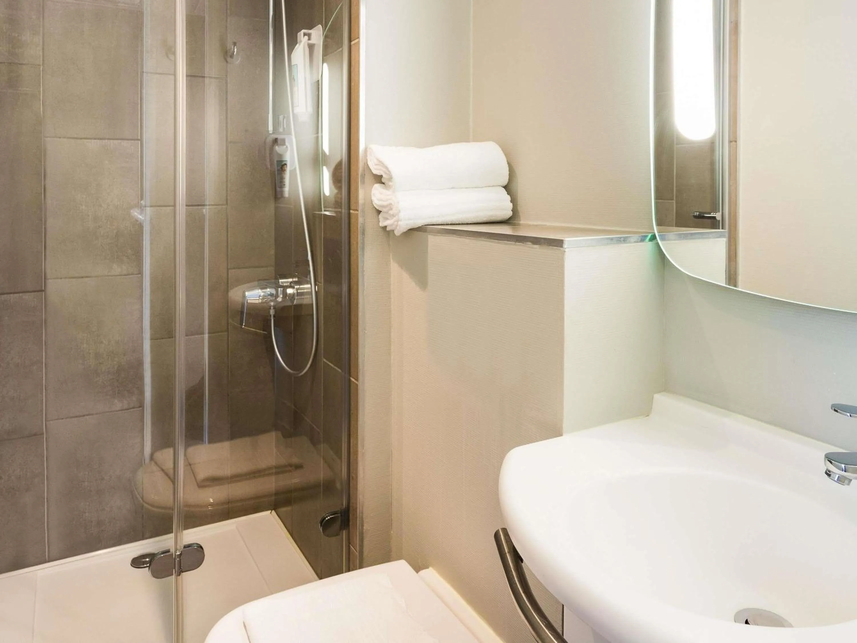 Bedroom in ibis Bordeaux Centre Gare Saint Jean Euratlantique