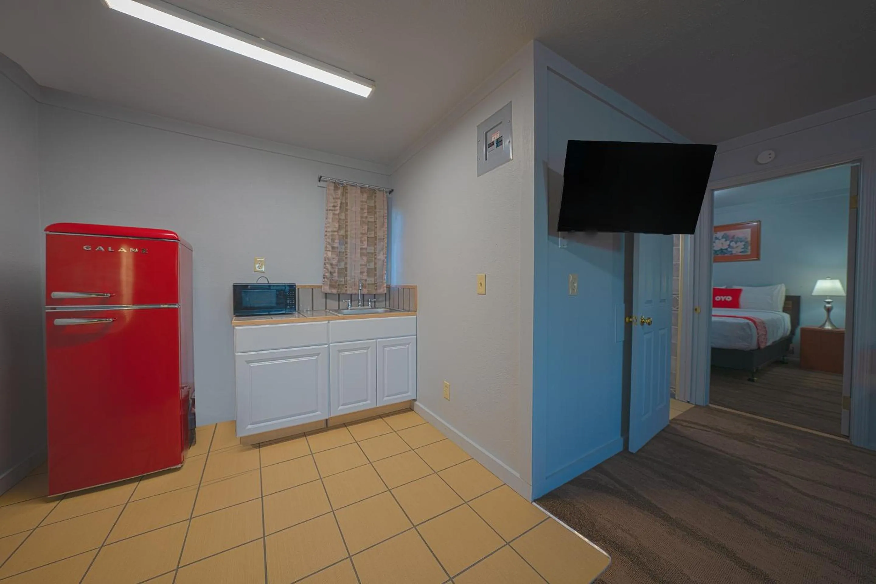 Bedroom in OYO Hotel Portland OR near Airport