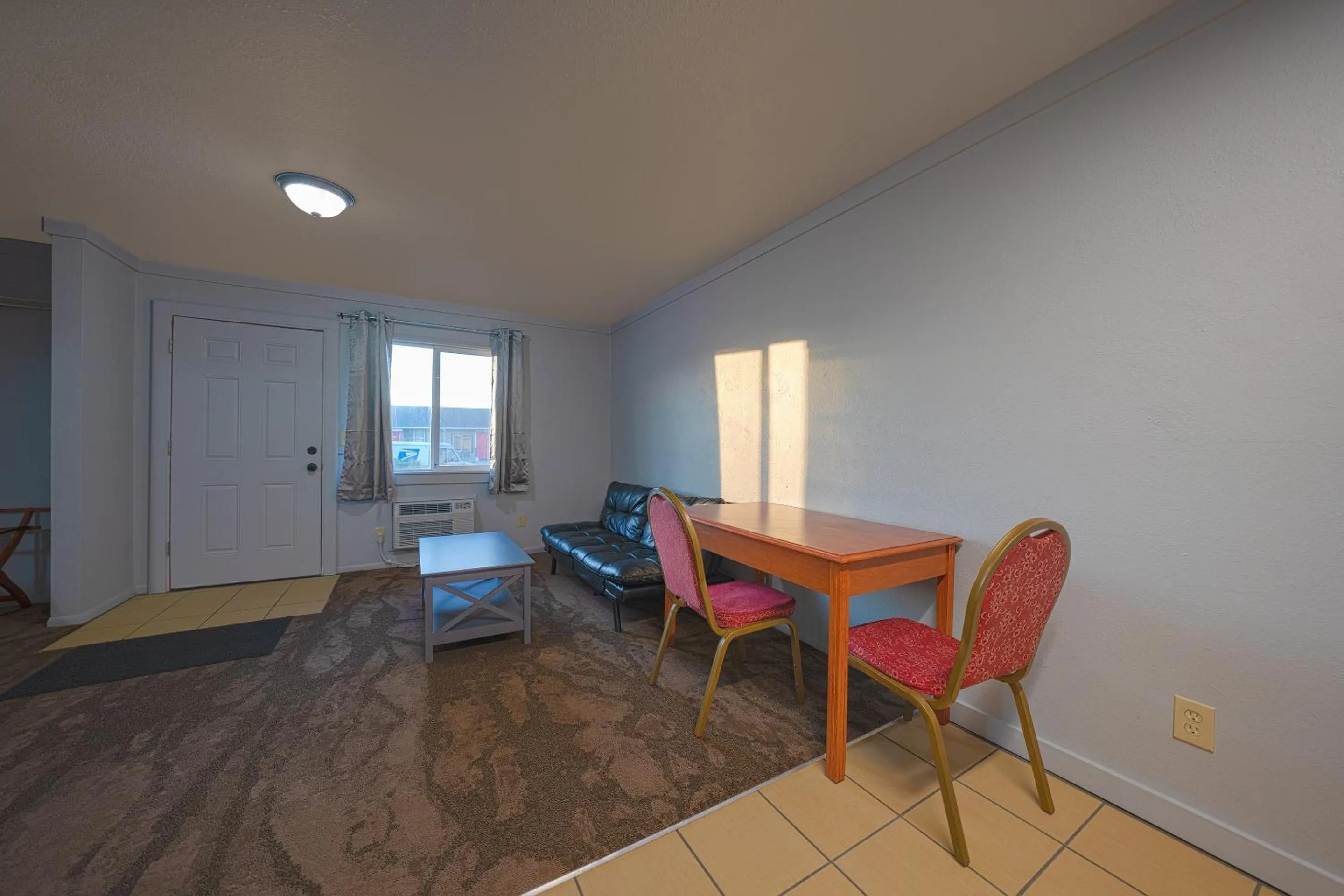 Bedroom in OYO Hotel Portland OR near Airport