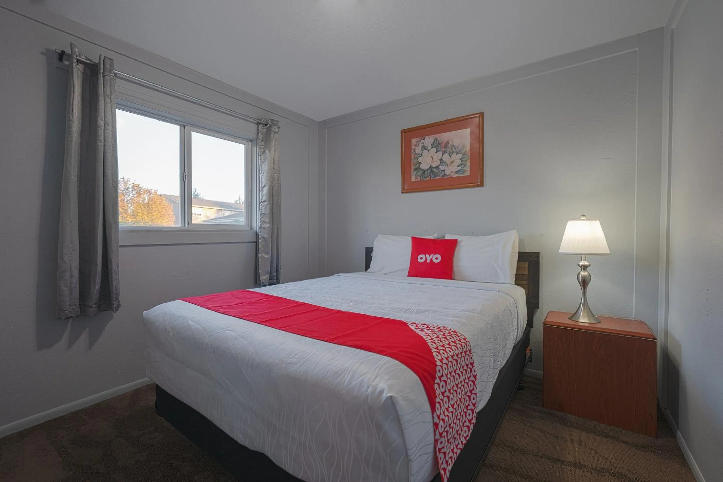 Bedroom, Bed in OYO Hotel Portland OR near Airport