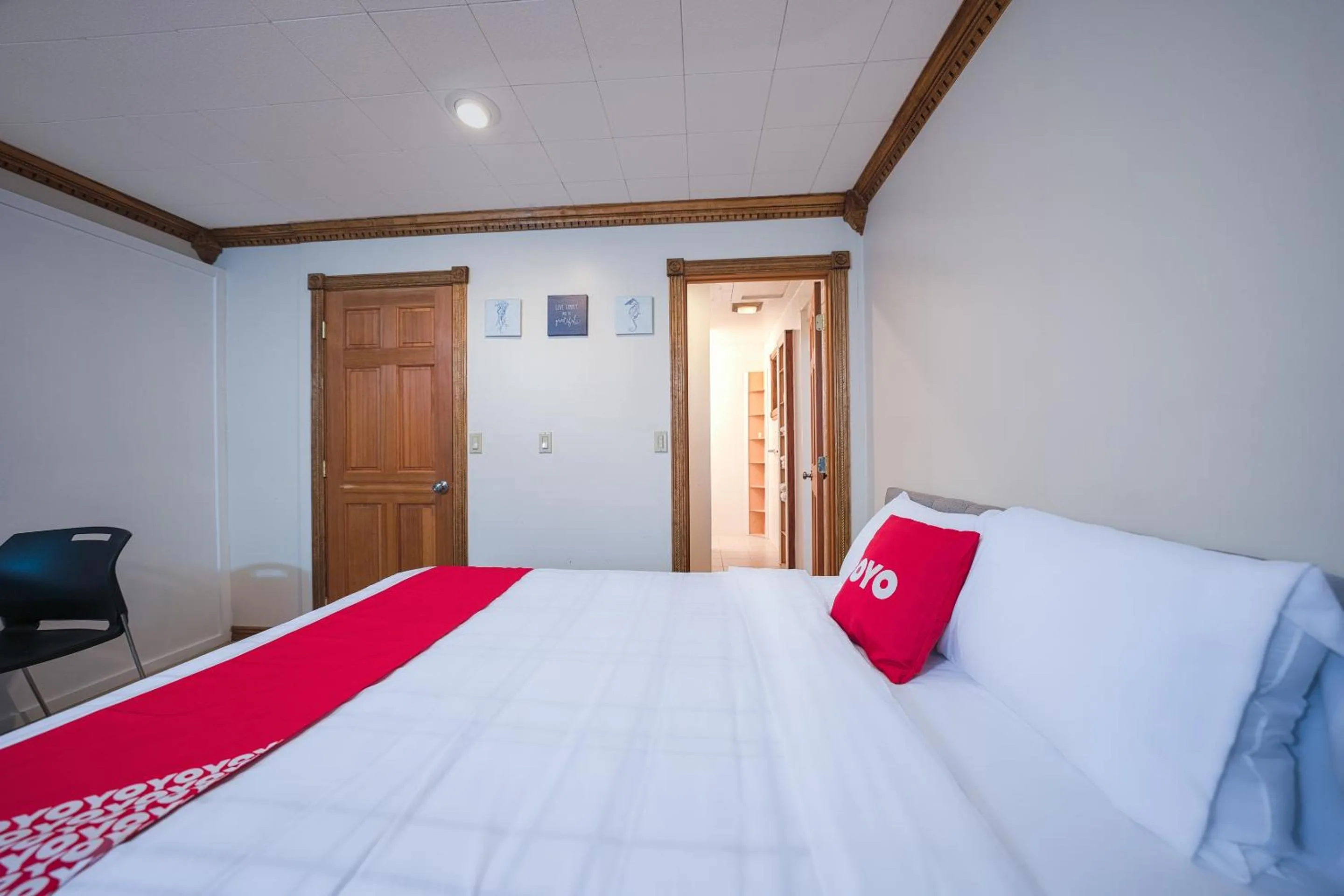 Bedroom, Bed in OYO Hotel Portland OR near Airport