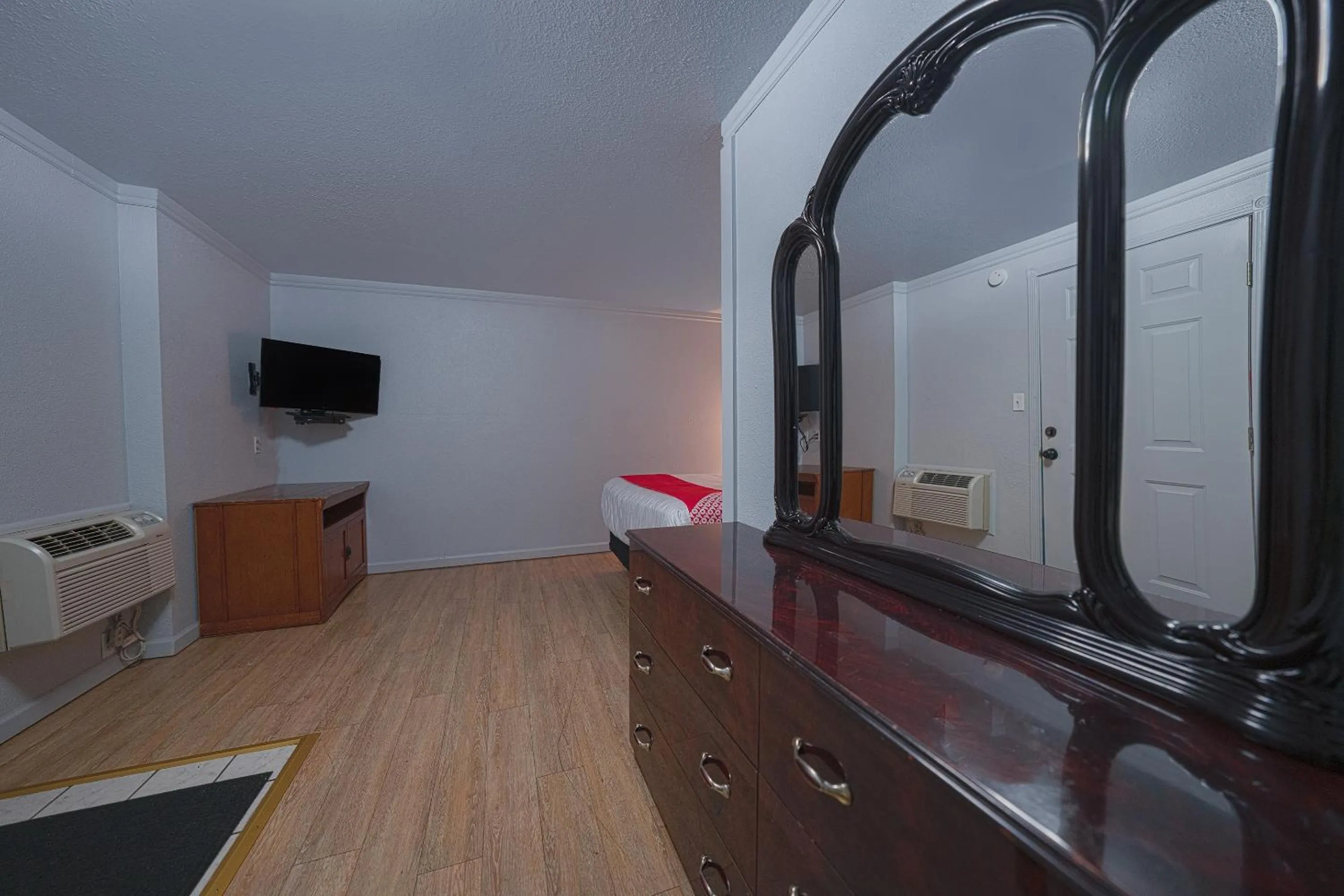 Bedroom in OYO Hotel Portland OR near Airport