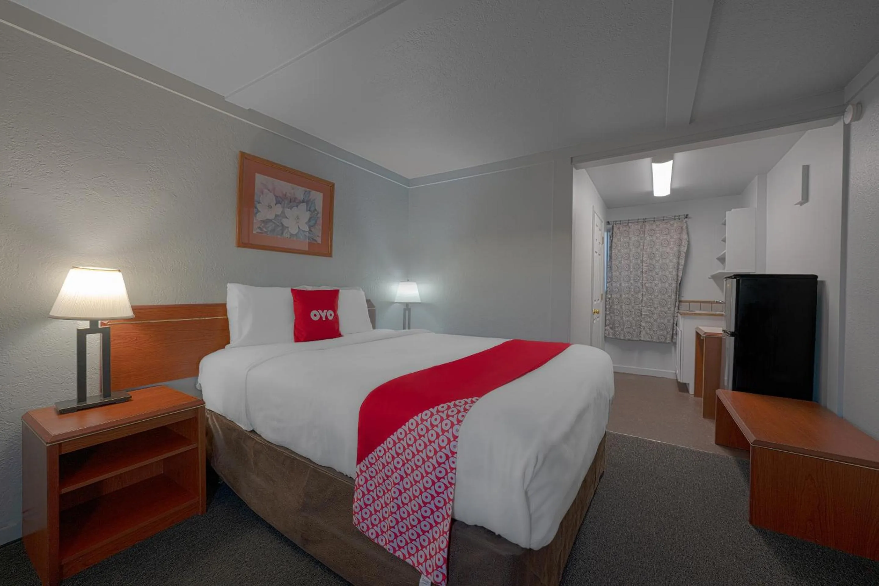 Bedroom, Bed in OYO Hotel Portland OR near Airport