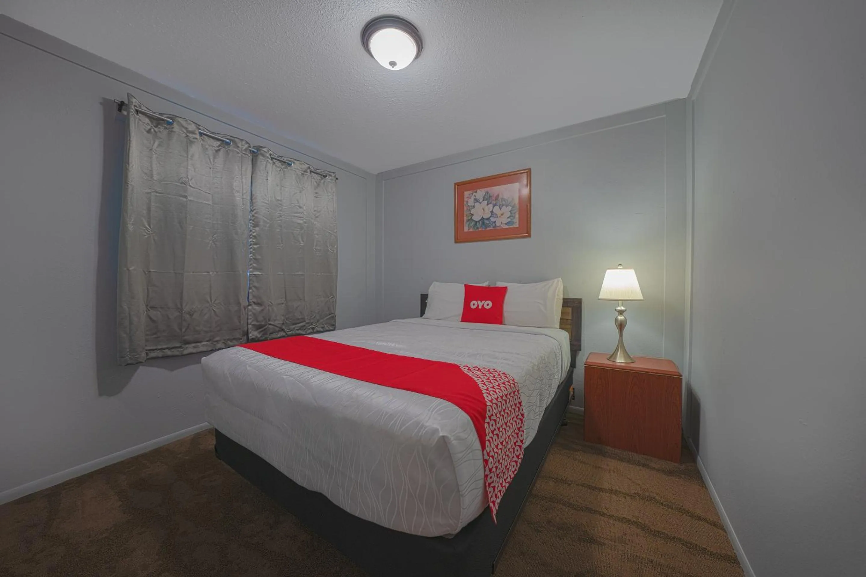 Bedroom, Bed in OYO Hotel Portland OR near Airport