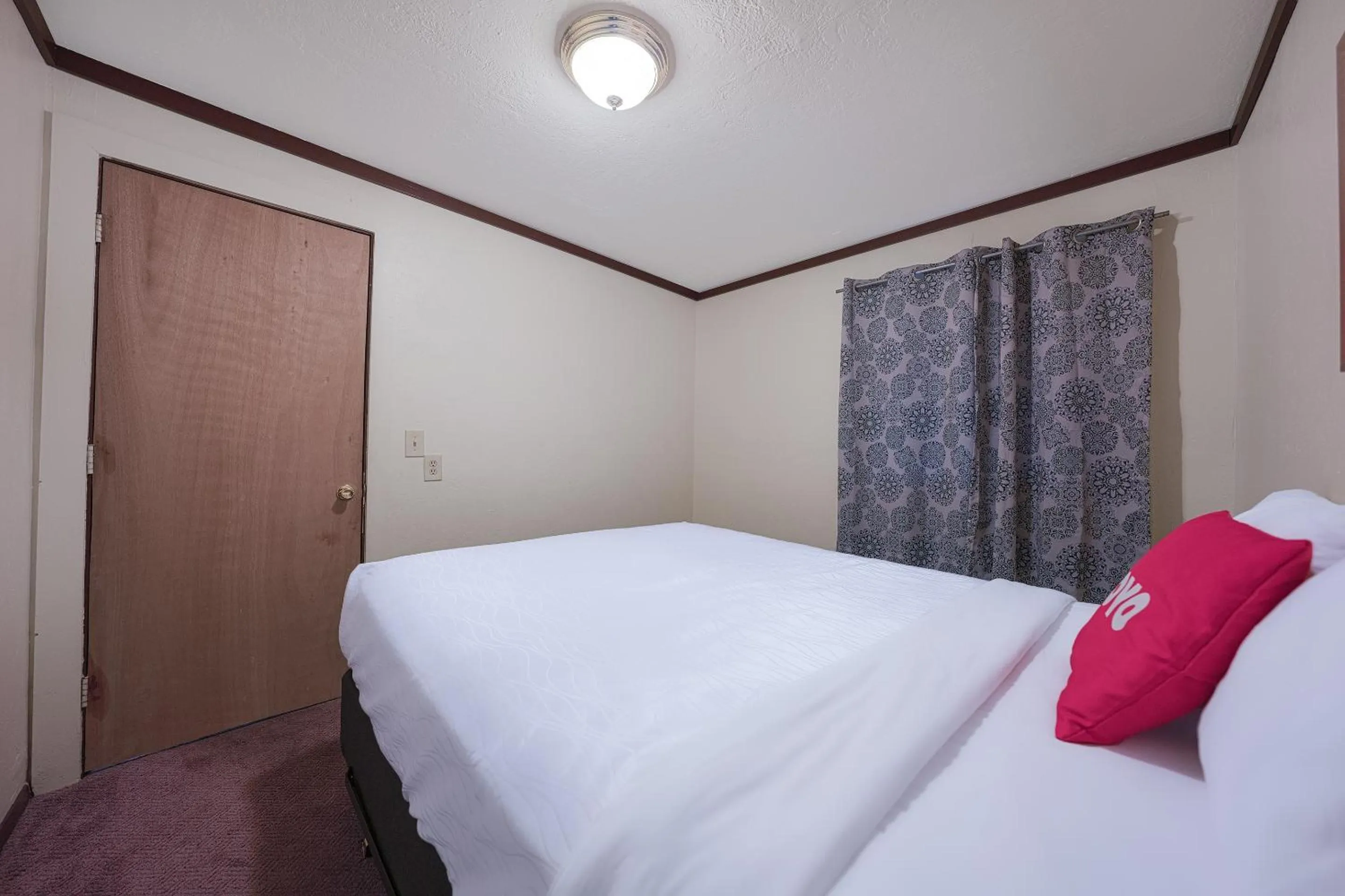 Bedroom, Bed in OYO Hotel Portland OR near Airport