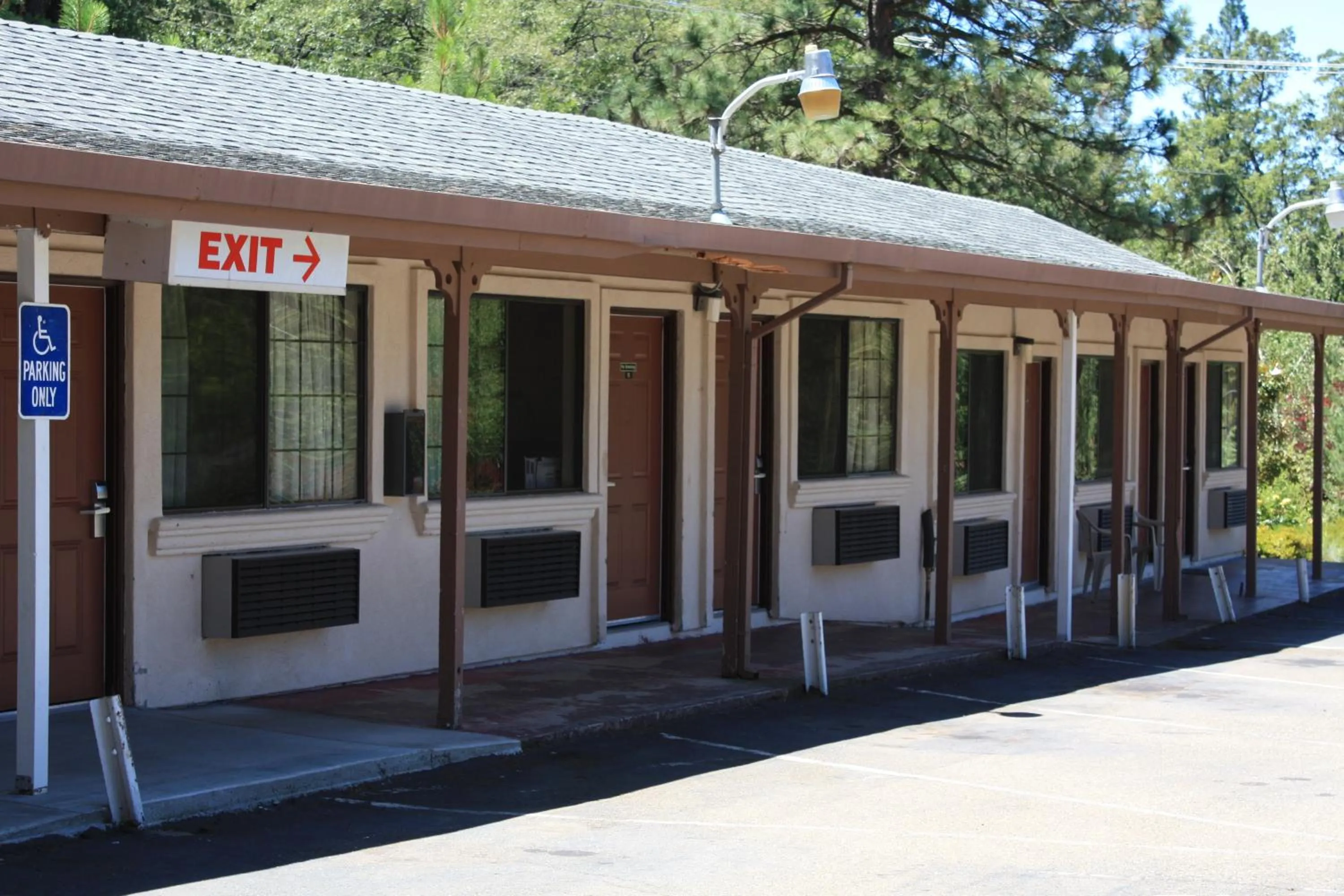Facade/entrance in Mother Lode Motel