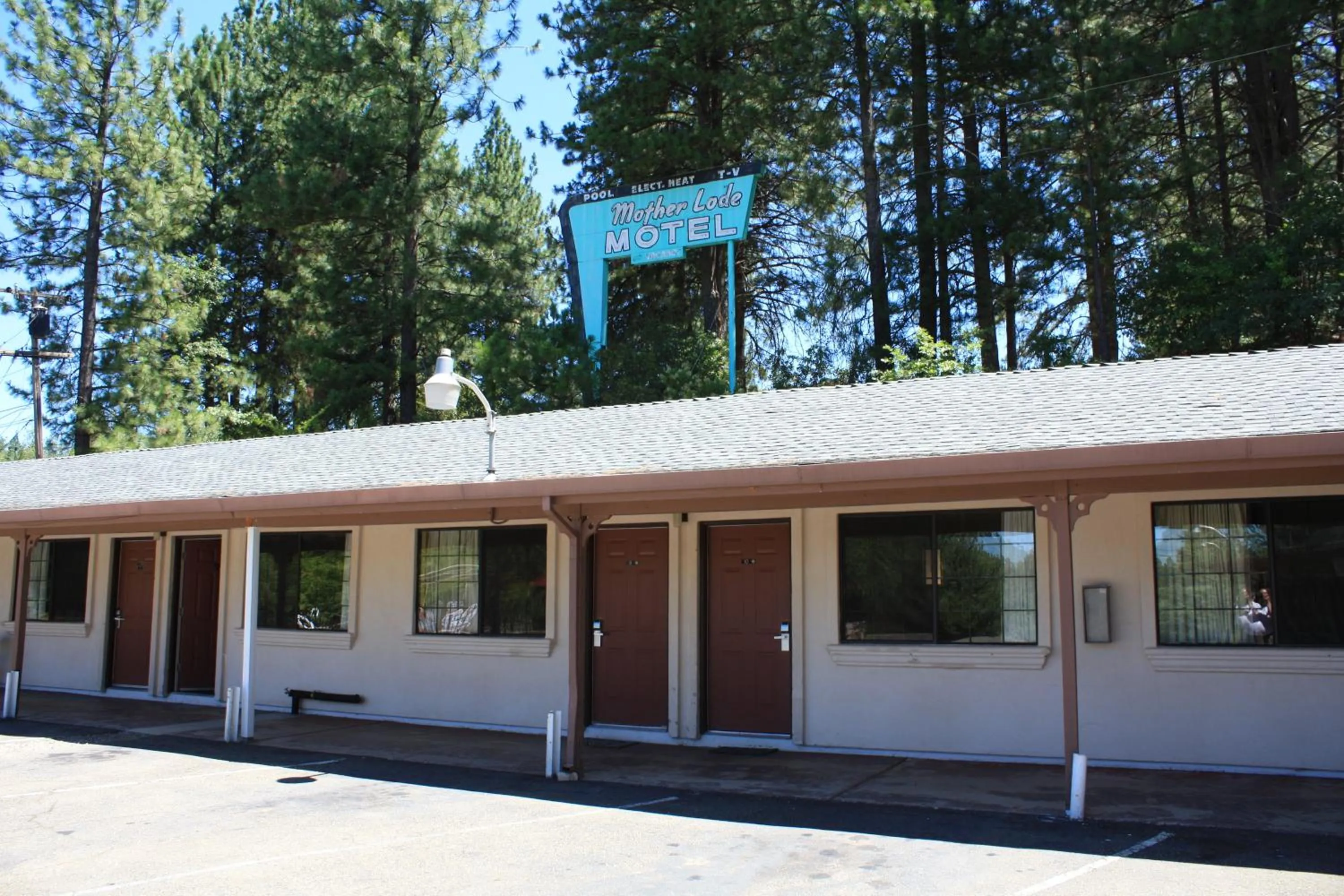 Facade/entrance in Mother Lode Motel