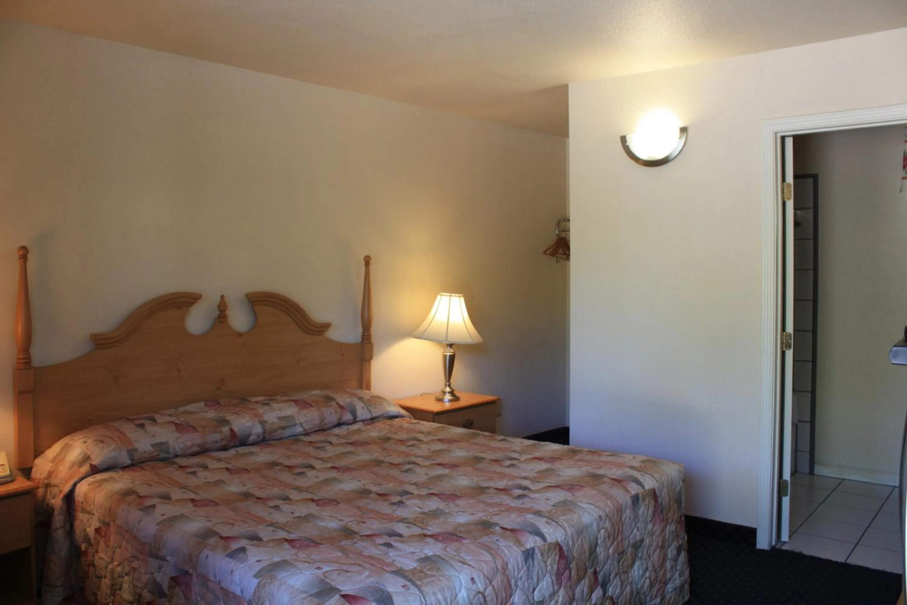 Photo of the whole room, Bed in Mother Lode Motel
