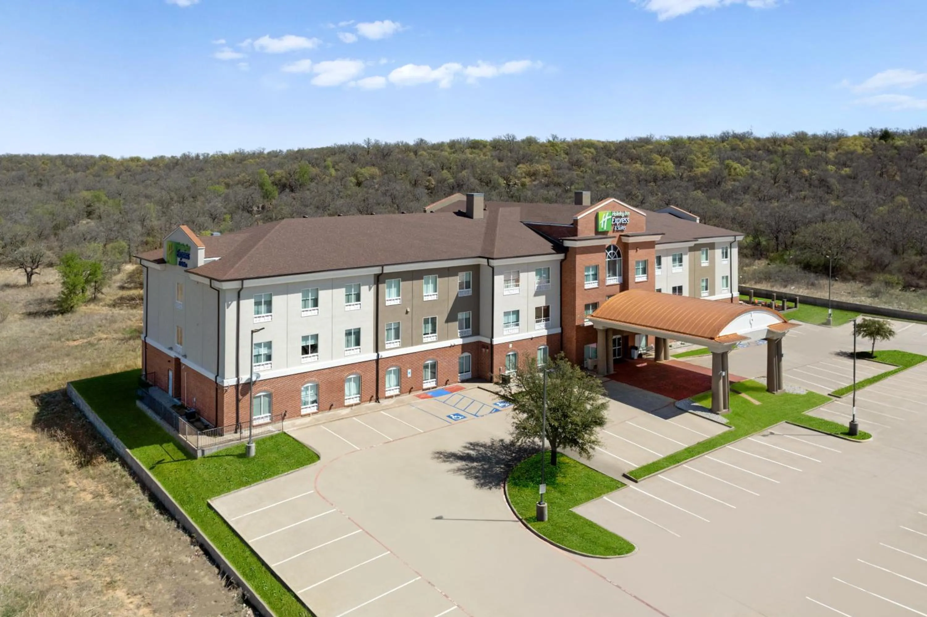 Property building in Holiday Inn Express & Suites Graham by IHG